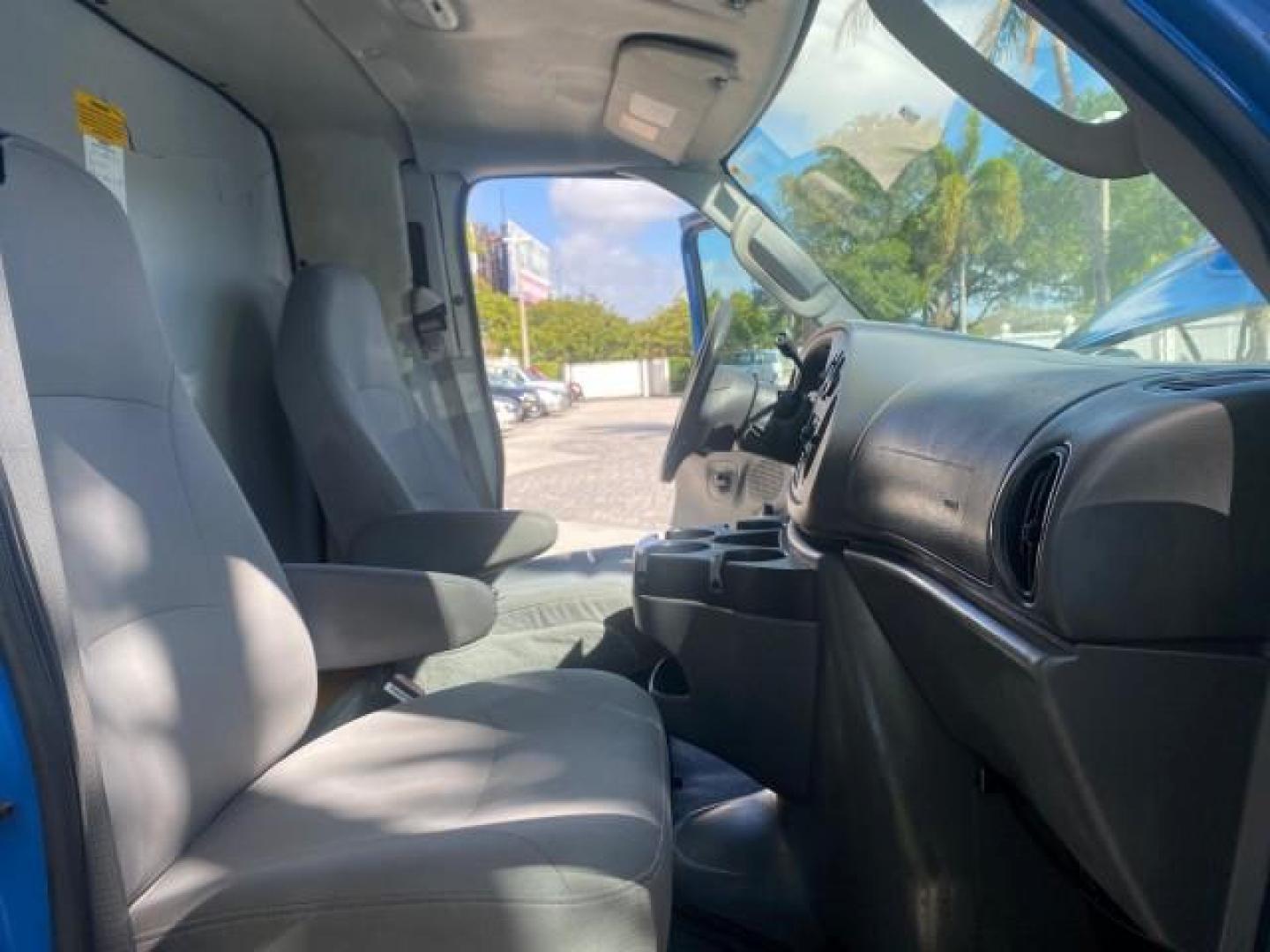 2006 True Blue Metallic /Medium Flint Ford Econoline Commercial Cutaway LOW MILES 27,641 1 OWNER (1FDWE35L16H) with an 5.4L SOHC EFI Triton V8 Engine engine, Automatic transmission, located at 4701 North Dixie Hwy, Pompano Beach, FL, 33064, (954) 422-2889, 26.240938, -80.123474 - OUR WEBPAGE FLORIDACARS1.COM HAS OVER 100 PHOTOS AND FREE CARFAX LINK 2006 FORD E350 SUPER DUTY 1 OWNER DUTY 13 FT BOX TRUCK VIN: 1FDWE35L16HB37597 1 F D W E 3 5 L 1 6 H B 3 7 5 9 7 CUTAWAY 5.4L V8 F GASOLINE REAR WHEEL DRIVE Features ABS Brakes Air Conditioning AM/FM Stereo Automatic Transmission V- Photo#12