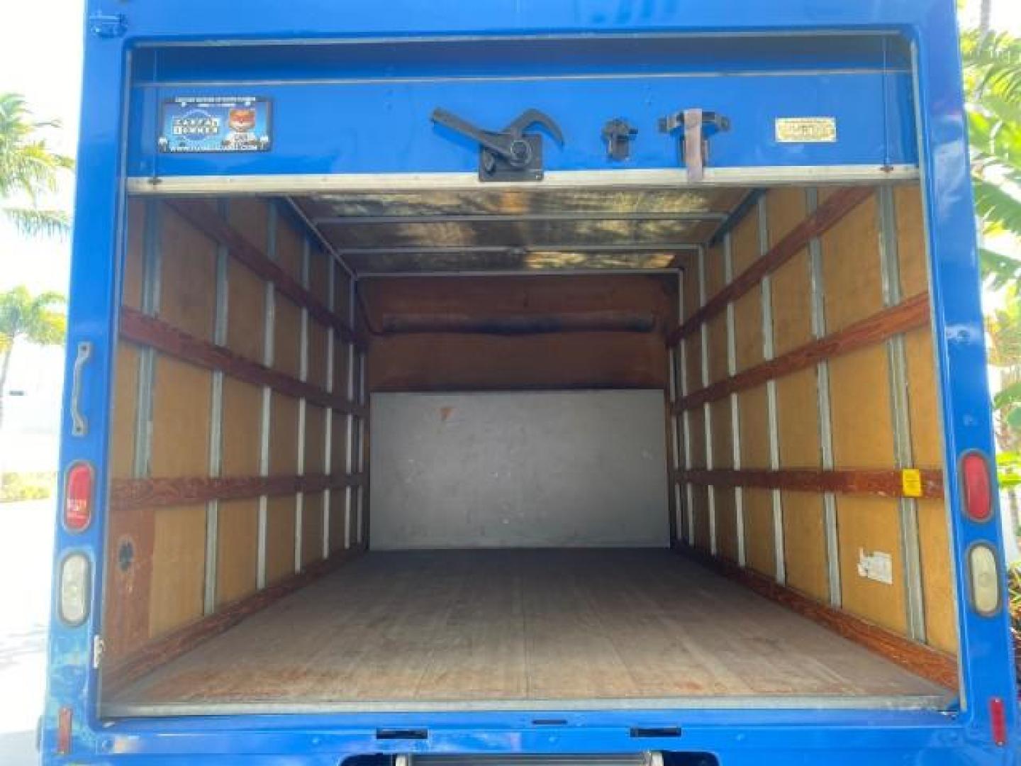 2006 True Blue Metallic /Medium Flint Ford Econoline Commercial Cutaway LOW MILES 27,641 1 OWNER (1FDWE35L16H) with an 5.4L SOHC EFI Triton V8 Engine engine, Automatic transmission, located at 4701 North Dixie Hwy, Pompano Beach, FL, 33064, (954) 422-2889, 26.240938, -80.123474 - OUR WEBPAGE FLORIDACARS1.COM HAS OVER 100 PHOTOS AND FREE CARFAX LINK 2006 FORD E350 SUPER DUTY 1 OWNER DUTY 13 FT BOX TRUCK VIN: 1FDWE35L16HB37597 1 F D W E 3 5 L 1 6 H B 3 7 5 9 7 CUTAWAY 5.4L V8 F GASOLINE REAR WHEEL DRIVE Features ABS Brakes Air Conditioning AM/FM Stereo Automatic Transmission V- Photo#14