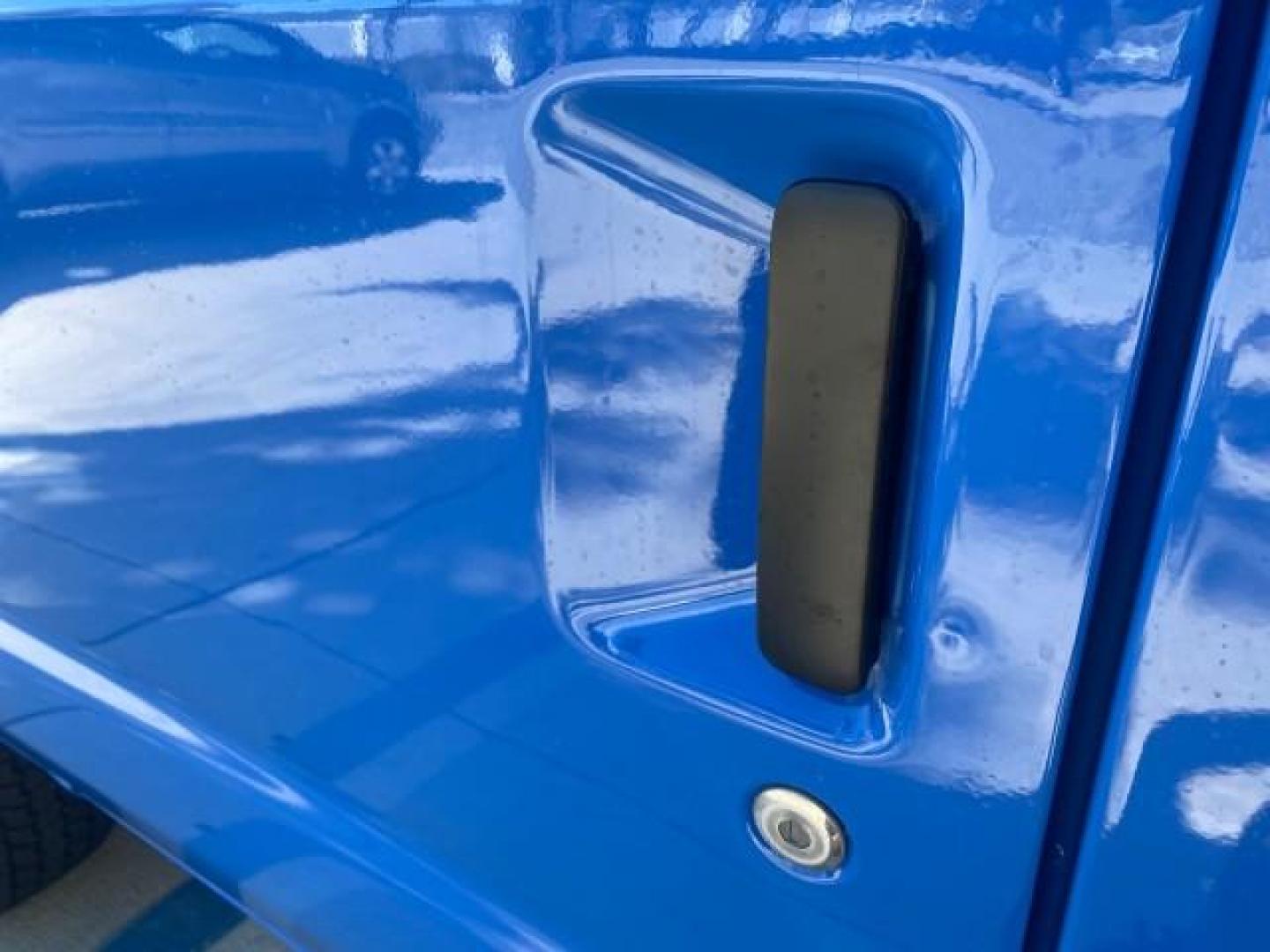 2006 True Blue Metallic /Medium Flint Ford Econoline Commercial Cutaway LOW MILES 27,641 1 OWNER (1FDWE35L16H) with an 5.4L SOHC EFI Triton V8 Engine engine, Automatic transmission, located at 4701 North Dixie Hwy, Pompano Beach, FL, 33064, (954) 422-2889, 26.240938, -80.123474 - OUR WEBPAGE FLORIDACARS1.COM HAS OVER 100 PHOTOS AND FREE CARFAX LINK 2006 FORD E350 SUPER DUTY 1 OWNER DUTY 13 FT BOX TRUCK VIN: 1FDWE35L16HB37597 1 F D W E 3 5 L 1 6 H B 3 7 5 9 7 CUTAWAY 5.4L V8 F GASOLINE REAR WHEEL DRIVE Features ABS Brakes Air Conditioning AM/FM Stereo Automatic Transmission V- Photo#37