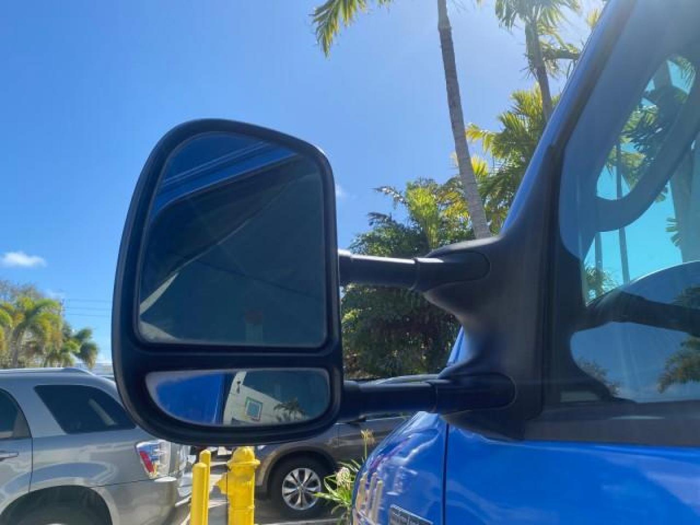 2006 True Blue Metallic /Medium Flint Ford Econoline Commercial Cutaway LOW MILES 27,641 1 OWNER (1FDWE35L16H) with an 5.4L SOHC EFI Triton V8 Engine engine, Automatic transmission, located at 4701 North Dixie Hwy, Pompano Beach, FL, 33064, (954) 422-2889, 26.240938, -80.123474 - OUR WEBPAGE FLORIDACARS1.COM HAS OVER 100 PHOTOS AND FREE CARFAX LINK 2006 FORD E350 SUPER DUTY 1 OWNER DUTY 13 FT BOX TRUCK VIN: 1FDWE35L16HB37597 1 F D W E 3 5 L 1 6 H B 3 7 5 9 7 CUTAWAY 5.4L V8 F GASOLINE REAR WHEEL DRIVE Features ABS Brakes Air Conditioning AM/FM Stereo Automatic Transmission V- Photo#38
