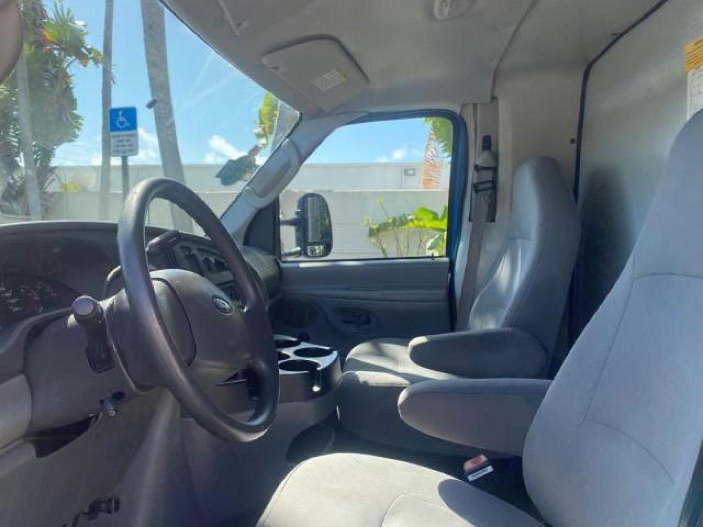 2006 True Blue Metallic /Medium Flint Ford Econoline Commercial Cutaway LOW MILES 27,641 1 OWNER (1FDWE35L16H) with an 5.4L SOHC EFI Triton V8 Engine engine, Automatic transmission, located at 4701 North Dixie Hwy, Pompano Beach, FL, 33064, (954) 422-2889, 26.240938, -80.123474 - OUR WEBPAGE FLORIDACARS1.COM HAS OVER 100 PHOTOS AND FREE CARFAX LINK 2006 FORD E350 SUPER DUTY 1 OWNER DUTY 13 FT BOX TRUCK VIN: 1FDWE35L16HB37597 1 F D W E 3 5 L 1 6 H B 3 7 5 9 7 CUTAWAY 5.4L V8 F GASOLINE REAR WHEEL DRIVE Features ABS Brakes Air Conditioning AM/FM Stereo Automatic Transmission V- Photo#45