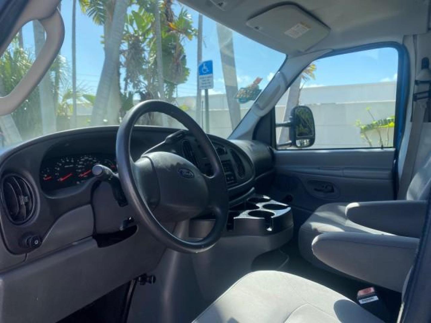 2006 True Blue Metallic /Medium Flint Ford Econoline Commercial Cutaway LOW MILES 27,641 1 OWNER (1FDWE35L16H) with an 5.4L SOHC EFI Triton V8 Engine engine, Automatic transmission, located at 4701 North Dixie Hwy, Pompano Beach, FL, 33064, (954) 422-2889, 26.240938, -80.123474 - OUR WEBPAGE FLORIDACARS1.COM HAS OVER 100 PHOTOS AND FREE CARFAX LINK 2006 FORD E350 SUPER DUTY 1 OWNER DUTY 13 FT BOX TRUCK VIN: 1FDWE35L16HB37597 1 F D W E 3 5 L 1 6 H B 3 7 5 9 7 CUTAWAY 5.4L V8 F GASOLINE REAR WHEEL DRIVE Features ABS Brakes Air Conditioning AM/FM Stereo Automatic Transmission V- Photo#46