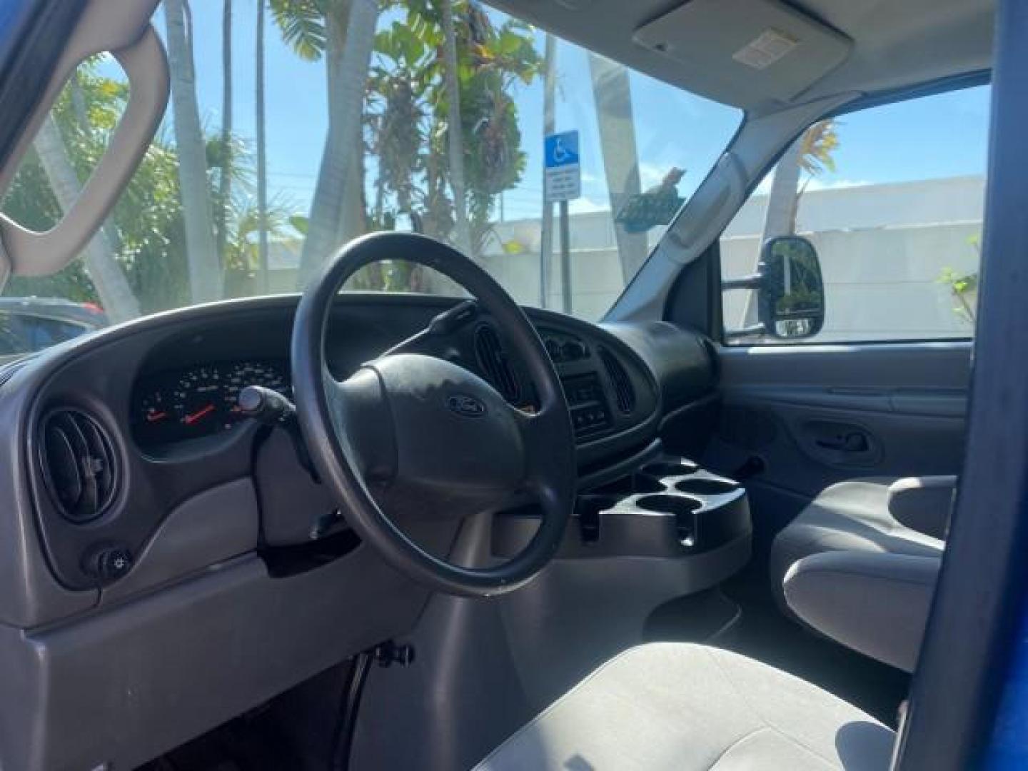 2006 True Blue Metallic /Medium Flint Ford Econoline Commercial Cutaway LOW MILES 27,641 1 OWNER (1FDWE35L16H) with an 5.4L SOHC EFI Triton V8 Engine engine, Automatic transmission, located at 4701 North Dixie Hwy, Pompano Beach, FL, 33064, (954) 422-2889, 26.240938, -80.123474 - OUR WEBPAGE FLORIDACARS1.COM HAS OVER 100 PHOTOS AND FREE CARFAX LINK 2006 FORD E350 SUPER DUTY 1 OWNER DUTY 13 FT BOX TRUCK VIN: 1FDWE35L16HB37597 1 F D W E 3 5 L 1 6 H B 3 7 5 9 7 CUTAWAY 5.4L V8 F GASOLINE REAR WHEEL DRIVE Features ABS Brakes Air Conditioning AM/FM Stereo Automatic Transmission V- Photo#47