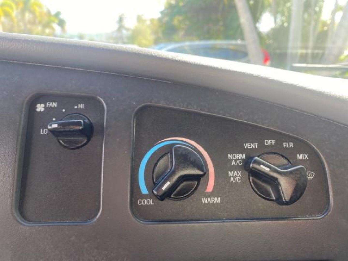 2006 True Blue Metallic /Medium Flint Ford Econoline Commercial Cutaway LOW MILES 27,641 1 OWNER (1FDWE35L16H) with an 5.4L SOHC EFI Triton V8 Engine engine, Automatic transmission, located at 4701 North Dixie Hwy, Pompano Beach, FL, 33064, (954) 422-2889, 26.240938, -80.123474 - OUR WEBPAGE FLORIDACARS1.COM HAS OVER 100 PHOTOS AND FREE CARFAX LINK 2006 FORD E350 SUPER DUTY 1 OWNER DUTY 13 FT BOX TRUCK VIN: 1FDWE35L16HB37597 1 F D W E 3 5 L 1 6 H B 3 7 5 9 7 CUTAWAY 5.4L V8 F GASOLINE REAR WHEEL DRIVE Features ABS Brakes Air Conditioning AM/FM Stereo Automatic Transmission V- Photo#57