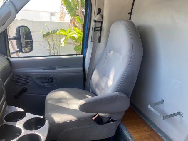 2006 True Blue Metallic /Medium Flint Ford Econoline Commercial Cutaway LOW MILES 27,641 1 OWNER (1FDWE35L16H) with an 5.4L SOHC EFI Triton V8 Engine engine, Automatic transmission, located at 4701 North Dixie Hwy, Pompano Beach, FL, 33064, (954) 422-2889, 26.240938, -80.123474 - OUR WEBPAGE FLORIDACARS1.COM HAS OVER 100 PHOTOS AND FREE CARFAX LINK 2006 FORD E350 SUPER DUTY 1 OWNER DUTY 13 FT BOX TRUCK VIN: 1FDWE35L16HB37597 1 F D W E 3 5 L 1 6 H B 3 7 5 9 7 CUTAWAY 5.4L V8 F GASOLINE REAR WHEEL DRIVE Features ABS Brakes Air Conditioning AM/FM Stereo Automatic Transmission V - Photo#66
