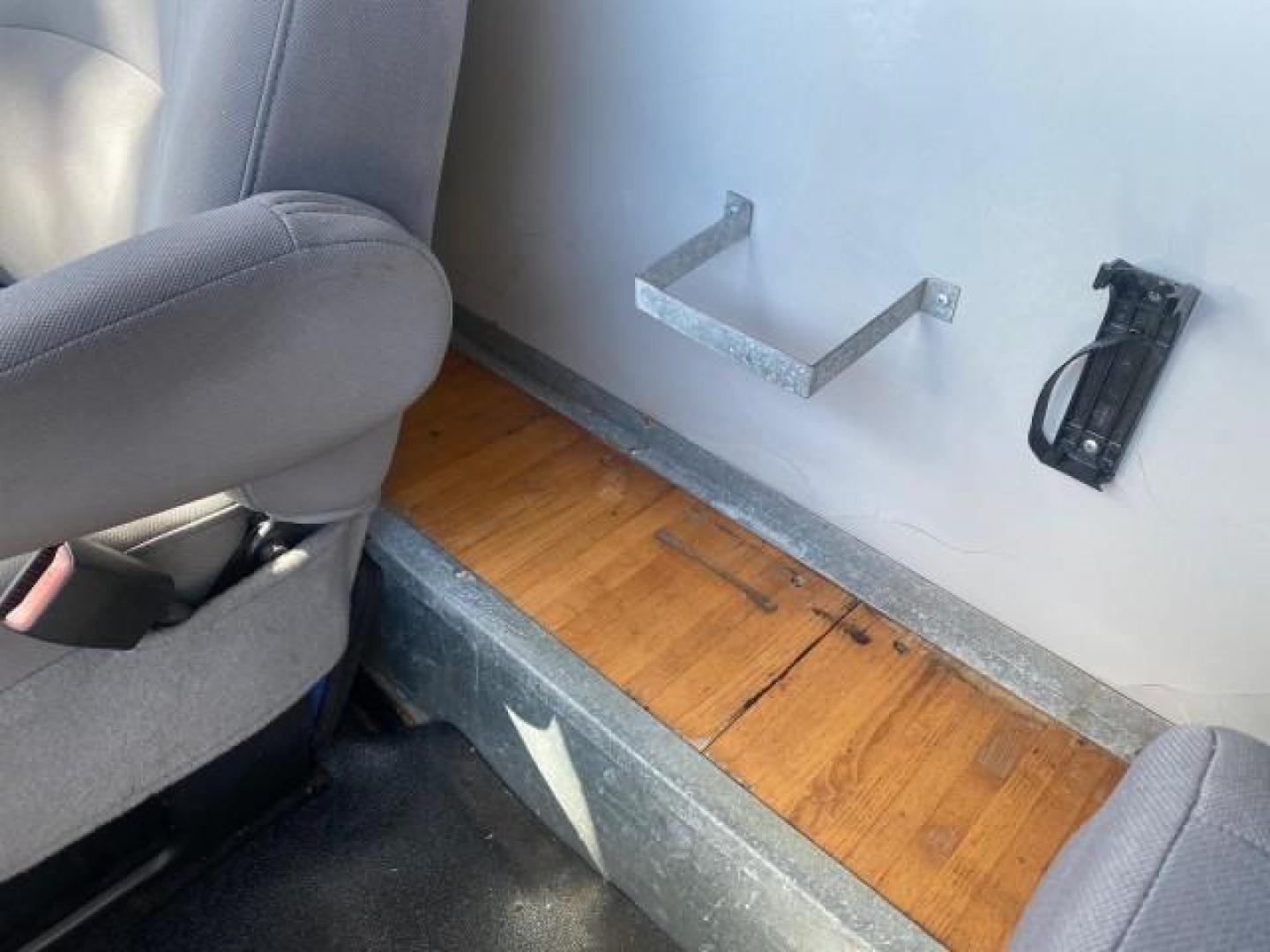 2006 True Blue Metallic /Medium Flint Ford Econoline Commercial Cutaway LOW MILES 27,641 1 OWNER (1FDWE35L16H) with an 5.4L SOHC EFI Triton V8 Engine engine, Automatic transmission, located at 4701 North Dixie Hwy, Pompano Beach, FL, 33064, (954) 422-2889, 26.240938, -80.123474 - OUR WEBPAGE FLORIDACARS1.COM HAS OVER 100 PHOTOS AND FREE CARFAX LINK 2006 FORD E350 SUPER DUTY 1 OWNER DUTY 13 FT BOX TRUCK VIN: 1FDWE35L16HB37597 1 F D W E 3 5 L 1 6 H B 3 7 5 9 7 CUTAWAY 5.4L V8 F GASOLINE REAR WHEEL DRIVE Features ABS Brakes Air Conditioning AM/FM Stereo Automatic Transmission V- Photo#67