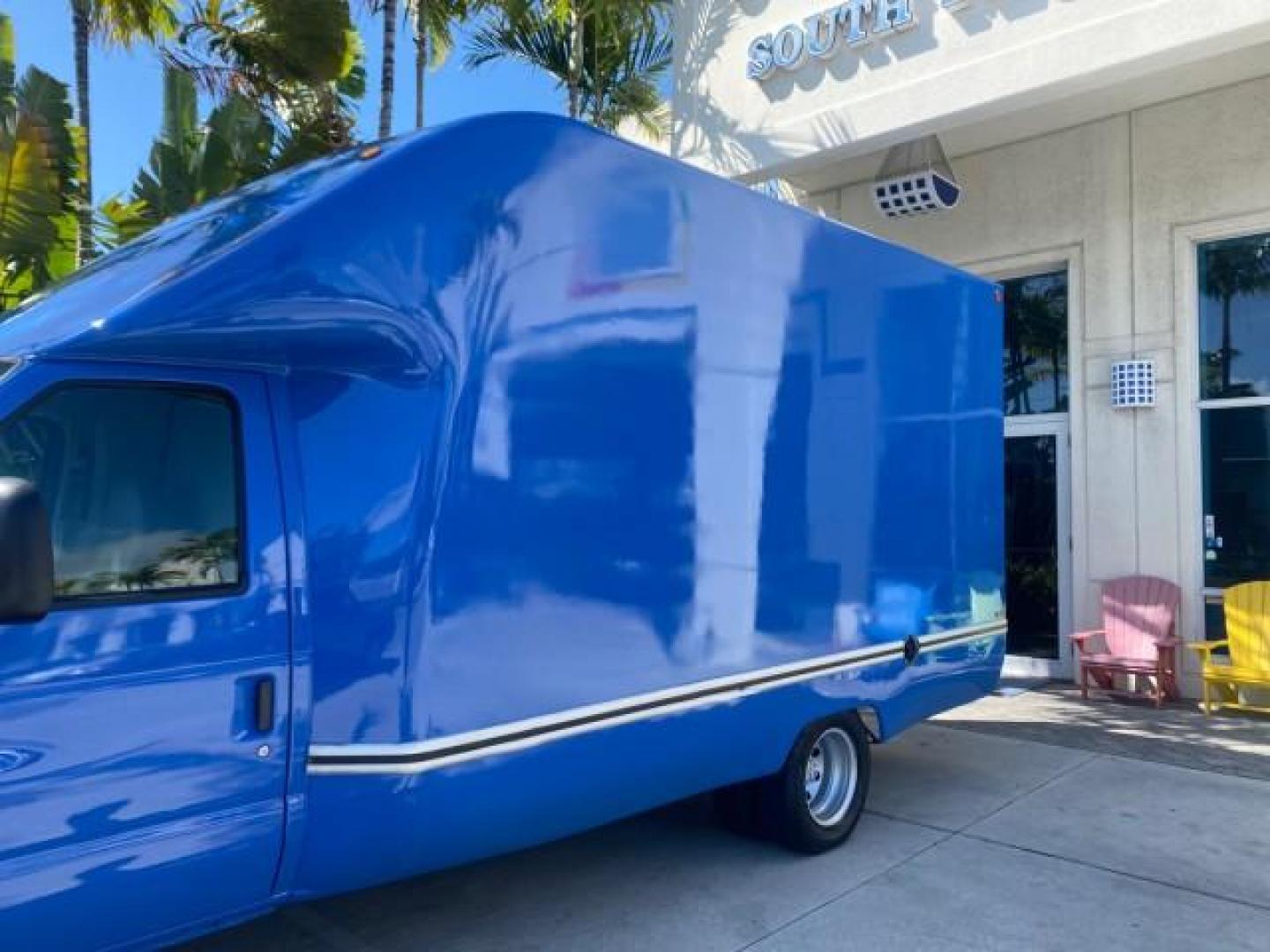2006 True Blue Metallic /Medium Flint Ford Econoline Commercial Cutaway LOW MILES 27,641 1 OWNER (1FDWE35L16H) with an 5.4L SOHC EFI Triton V8 Engine engine, Automatic transmission, located at 4701 North Dixie Hwy, Pompano Beach, FL, 33064, (954) 422-2889, 26.240938, -80.123474 - OUR WEBPAGE FLORIDACARS1.COM HAS OVER 100 PHOTOS AND FREE CARFAX LINK 2006 FORD E350 SUPER DUTY 1 OWNER DUTY 13 FT BOX TRUCK VIN: 1FDWE35L16HB37597 1 F D W E 3 5 L 1 6 H B 3 7 5 9 7 CUTAWAY 5.4L V8 F GASOLINE REAR WHEEL DRIVE Features ABS Brakes Air Conditioning AM/FM Stereo Automatic Transmission V- Photo#70