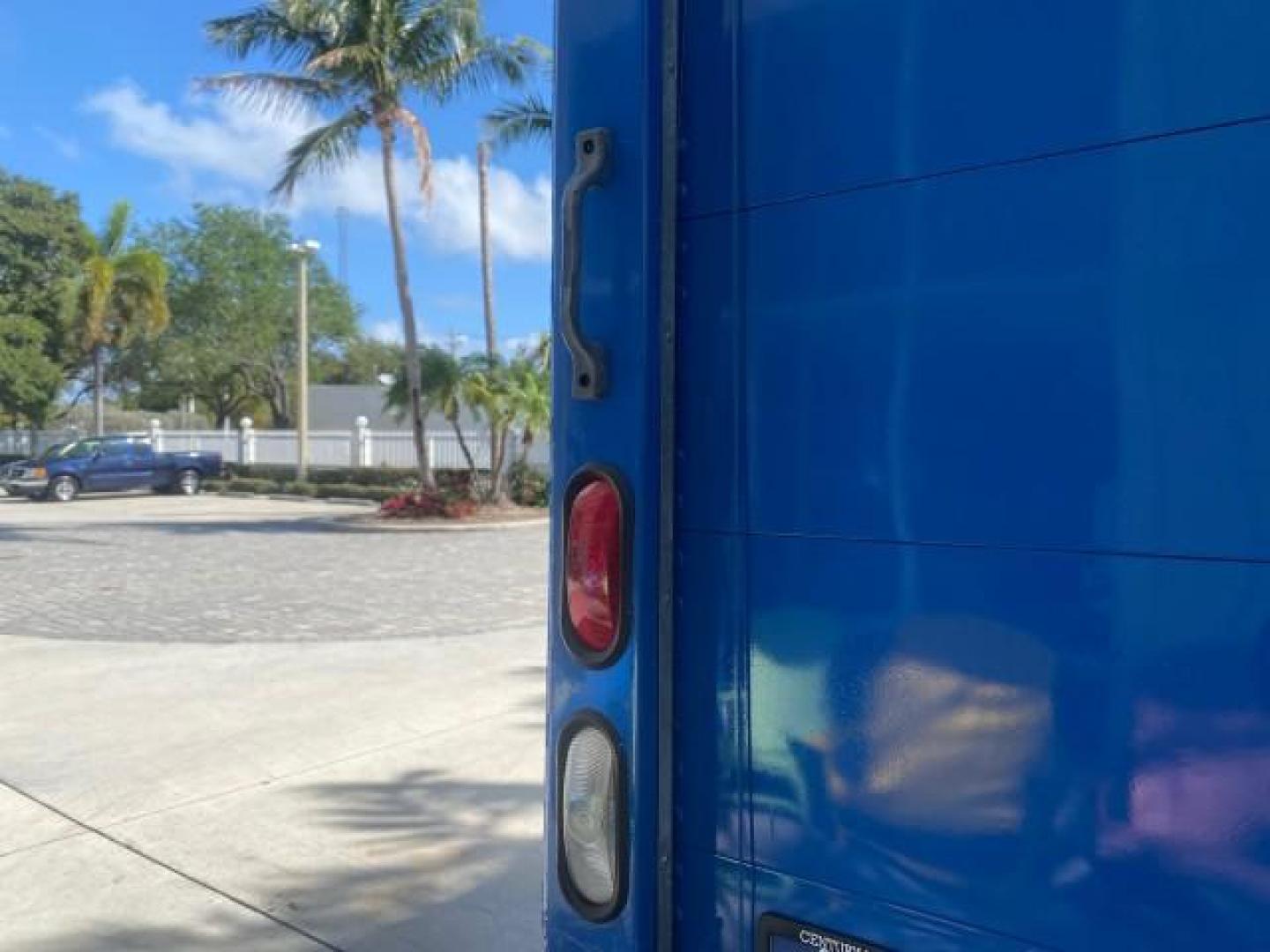 2006 True Blue Metallic /Medium Flint Ford Econoline Commercial Cutaway LOW MILES 27,641 1 OWNER (1FDWE35L16H) with an 5.4L SOHC EFI Triton V8 Engine engine, Automatic transmission, located at 4701 North Dixie Hwy, Pompano Beach, FL, 33064, (954) 422-2889, 26.240938, -80.123474 - OUR WEBPAGE FLORIDACARS1.COM HAS OVER 100 PHOTOS AND FREE CARFAX LINK 2006 FORD E350 SUPER DUTY 1 OWNER DUTY 13 FT BOX TRUCK VIN: 1FDWE35L16HB37597 1 F D W E 3 5 L 1 6 H B 3 7 5 9 7 CUTAWAY 5.4L V8 F GASOLINE REAR WHEEL DRIVE Features ABS Brakes Air Conditioning AM/FM Stereo Automatic Transmission V- Photo#80