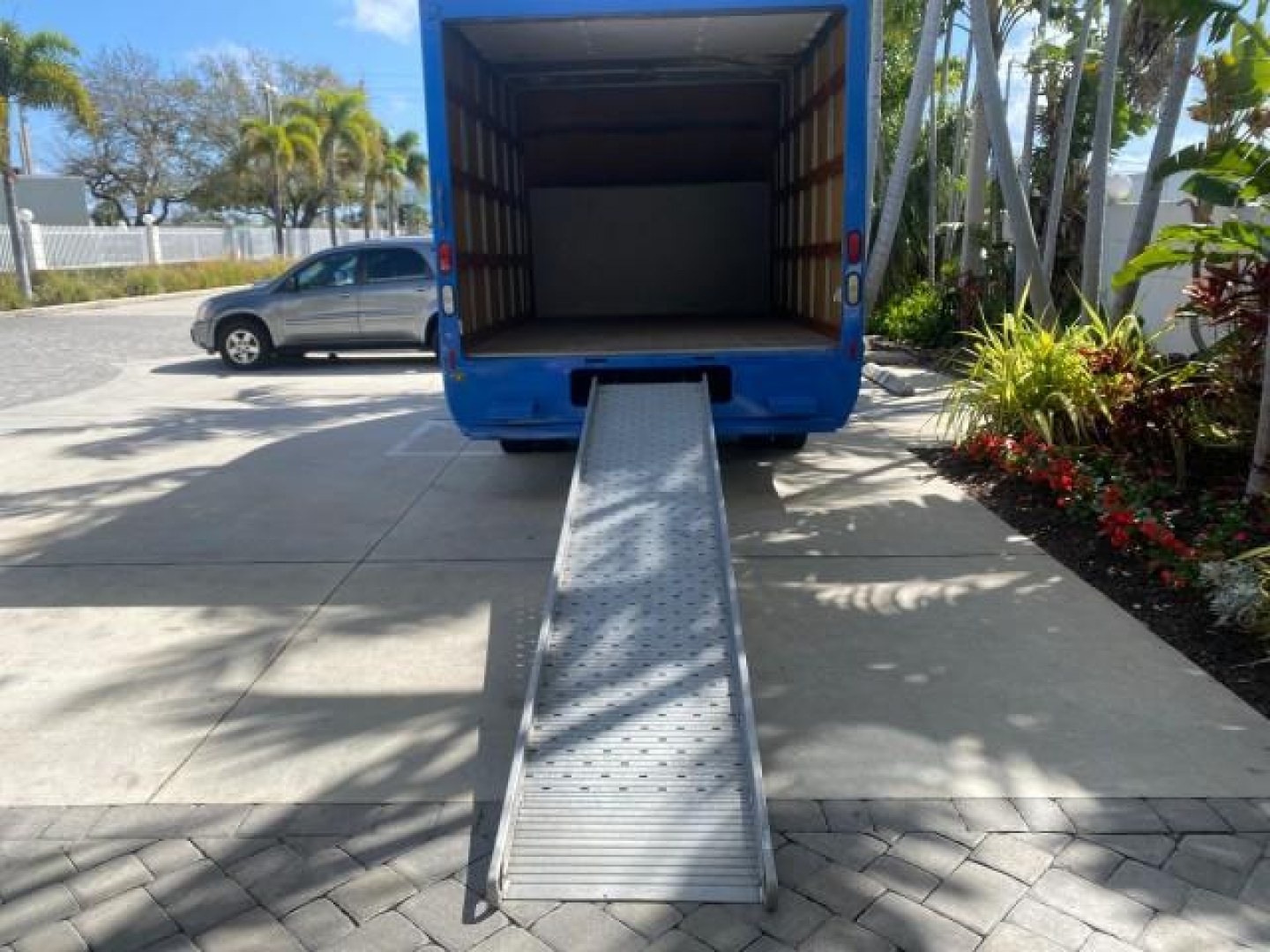 2006 True Blue Metallic /Medium Flint Ford Econoline Commercial Cutaway LOW MILES 27,641 1 OWNER (1FDWE35L16H) with an 5.4L SOHC EFI Triton V8 Engine engine, Automatic transmission, located at 4701 North Dixie Hwy, Pompano Beach, FL, 33064, (954) 422-2889, 26.240938, -80.123474 - OUR WEBPAGE FLORIDACARS1.COM HAS OVER 100 PHOTOS AND FREE CARFAX LINK 2006 FORD E350 SUPER DUTY 1 OWNER DUTY 13 FT BOX TRUCK VIN: 1FDWE35L16HB37597 1 F D W E 3 5 L 1 6 H B 3 7 5 9 7 CUTAWAY 5.4L V8 F GASOLINE REAR WHEEL DRIVE Features ABS Brakes Air Conditioning AM/FM Stereo Automatic Transmission V- Photo#86