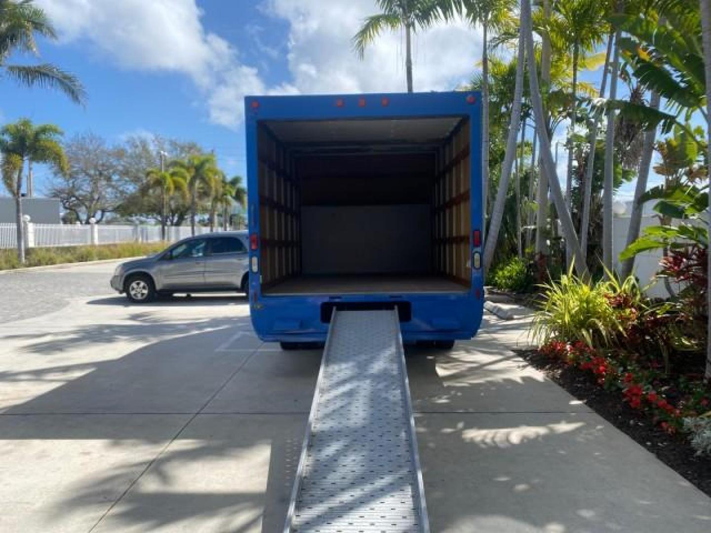 2006 True Blue Metallic /Medium Flint Ford Econoline Commercial Cutaway LOW MILES 27,641 1 OWNER (1FDWE35L16H) with an 5.4L SOHC EFI Triton V8 Engine engine, Automatic transmission, located at 4701 North Dixie Hwy, Pompano Beach, FL, 33064, (954) 422-2889, 26.240938, -80.123474 - OUR WEBPAGE FLORIDACARS1.COM HAS OVER 100 PHOTOS AND FREE CARFAX LINK 2006 FORD E350 SUPER DUTY 1 OWNER DUTY 13 FT BOX TRUCK VIN: 1FDWE35L16HB37597 1 F D W E 3 5 L 1 6 H B 3 7 5 9 7 CUTAWAY 5.4L V8 F GASOLINE REAR WHEEL DRIVE Features ABS Brakes Air Conditioning AM/FM Stereo Automatic Transmission V- Photo#87