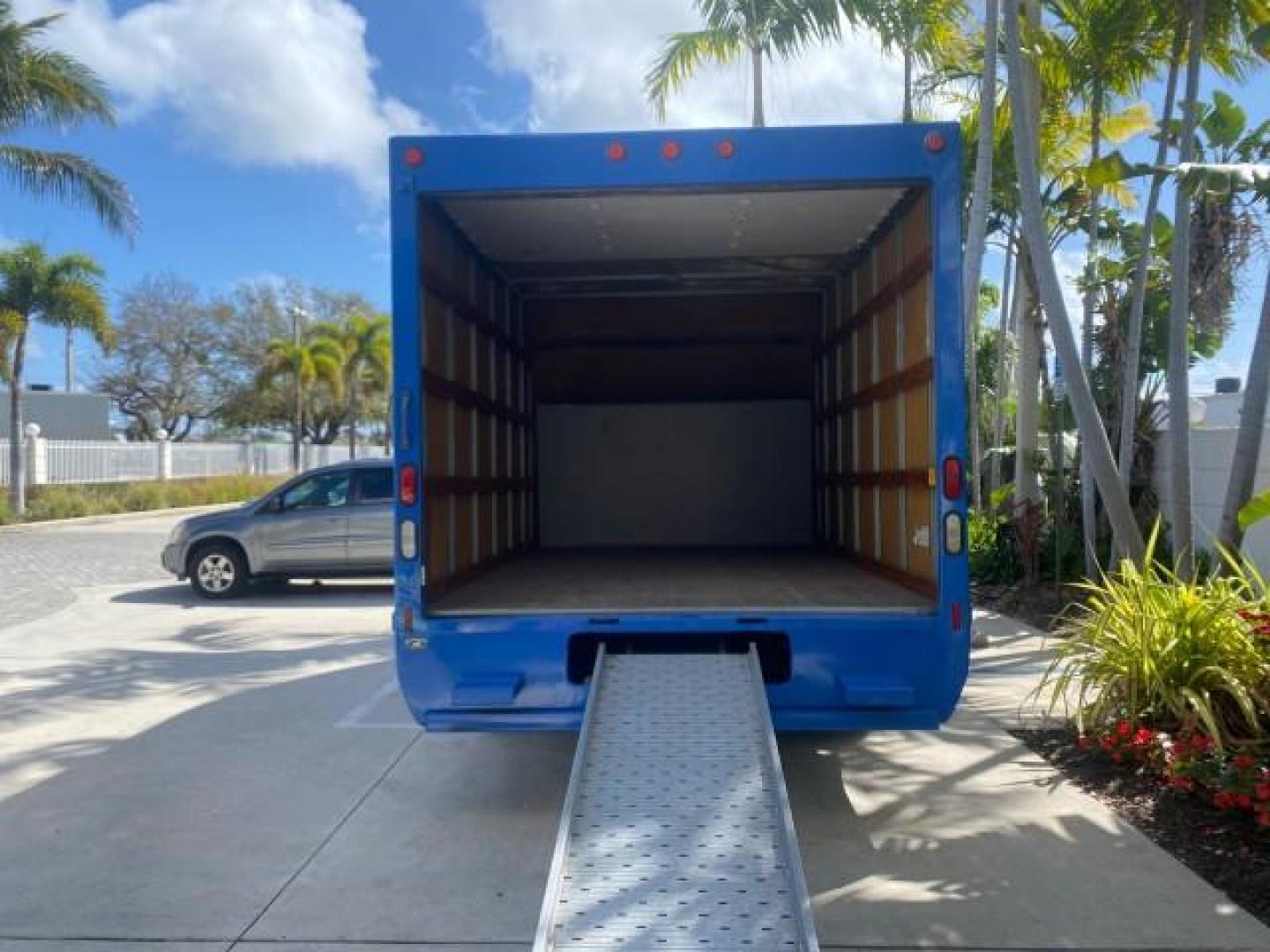 2006 True Blue Metallic /Medium Flint Ford Econoline Commercial Cutaway LOW MILES 27,641 1 OWNER (1FDWE35L16H) with an 5.4L SOHC EFI Triton V8 Engine engine, Automatic transmission, located at 4701 North Dixie Hwy, Pompano Beach, FL, 33064, (954) 422-2889, 26.240938, -80.123474 - OUR WEBPAGE FLORIDACARS1.COM HAS OVER 100 PHOTOS AND FREE CARFAX LINK 2006 FORD E350 SUPER DUTY 1 OWNER DUTY 13 FT BOX TRUCK VIN: 1FDWE35L16HB37597 1 F D W E 3 5 L 1 6 H B 3 7 5 9 7 CUTAWAY 5.4L V8 F GASOLINE REAR WHEEL DRIVE Features ABS Brakes Air Conditioning AM/FM Stereo Automatic Transmission V- Photo#88
