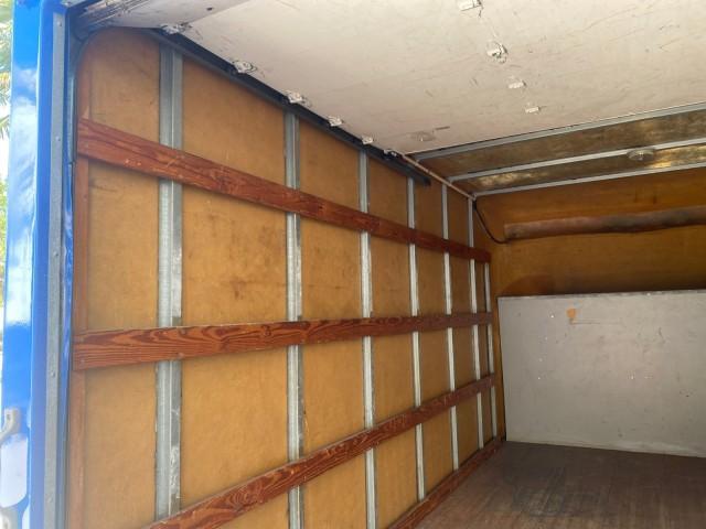 2006 True Blue Metallic /Medium Flint Ford Econoline Commercial Cutaway LOW MILES 27,641 1 OWNER (1FDWE35L16H) with an 5.4L SOHC EFI Triton V8 Engine engine, Automatic transmission, located at 4701 North Dixie Hwy, Pompano Beach, FL, 33064, (954) 422-2889, 26.240938, -80.123474 - OUR WEBPAGE FLORIDACARS1.COM HAS OVER 100 PHOTOS AND FREE CARFAX LINK 2006 FORD E350 SUPER DUTY 1 OWNER DUTY 13 FT BOX TRUCK VIN: 1FDWE35L16HB37597 1 F D W E 3 5 L 1 6 H B 3 7 5 9 7 CUTAWAY 5.4L V8 F GASOLINE REAR WHEEL DRIVE Features ABS Brakes Air Conditioning AM/FM Stereo Automatic Transmission V - Photo#93