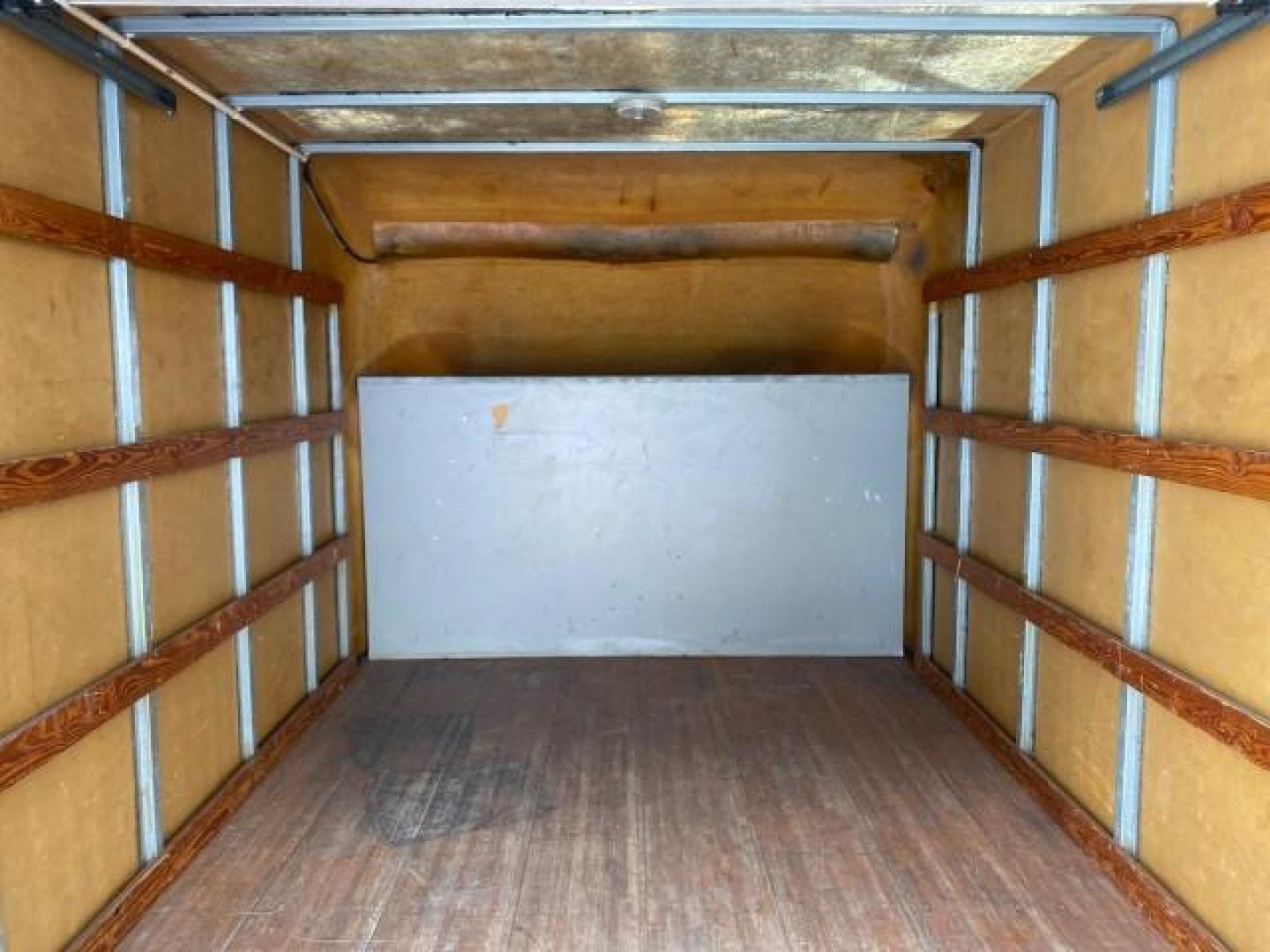 2006 True Blue Metallic /Medium Flint Ford Econoline Commercial Cutaway LOW MILES 27,641 1 OWNER (1FDWE35L16H) with an 5.4L SOHC EFI Triton V8 Engine engine, Automatic transmission, located at 4701 North Dixie Hwy, Pompano Beach, FL, 33064, (954) 422-2889, 26.240938, -80.123474 - OUR WEBPAGE FLORIDACARS1.COM HAS OVER 100 PHOTOS AND FREE CARFAX LINK 2006 FORD E350 SUPER DUTY 1 OWNER DUTY 13 FT BOX TRUCK VIN: 1FDWE35L16HB37597 1 F D W E 3 5 L 1 6 H B 3 7 5 9 7 CUTAWAY 5.4L V8 F GASOLINE REAR WHEEL DRIVE Features ABS Brakes Air Conditioning AM/FM Stereo Automatic Transmission V- Photo#94