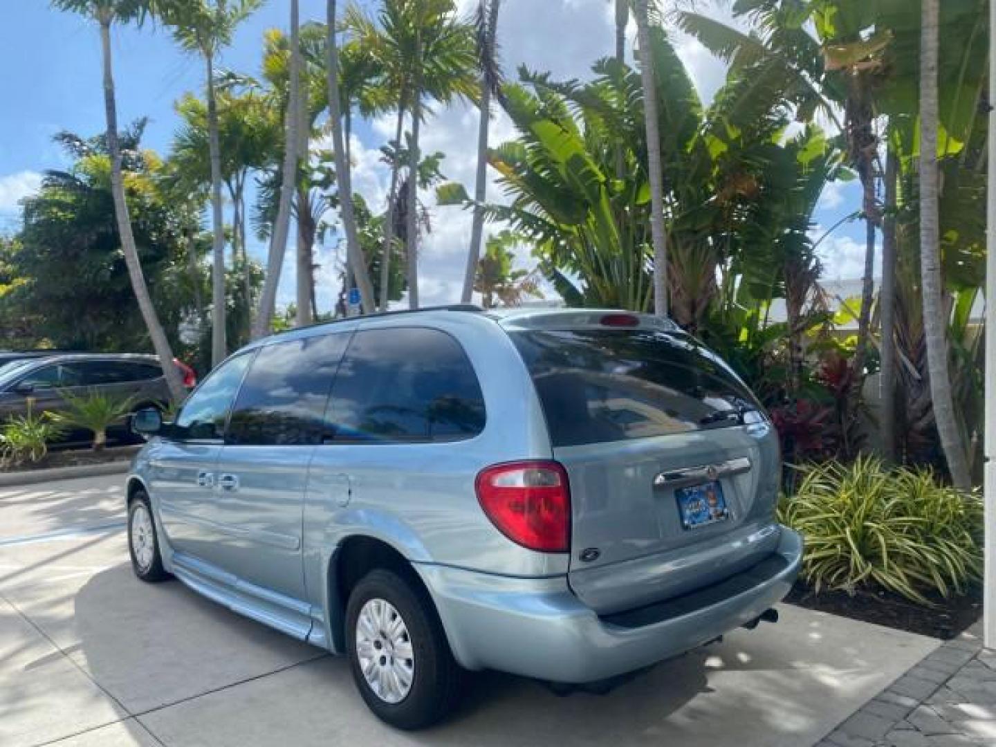 2006 Butane Blue Pearl /Med Slate Gray Chrysler T and C BRAUN ENTERVAN HANDICAP LOW MILES 64,097 (1A4GP44R76B) with an 3.3L OHV V6 Engine engine, Automatic transmission, located at 4701 North Dixie Hwy, Pompano Beach, FL, 33064, (954) 422-2889, 26.240938, -80.123474 - OUR WEBPAGE FLORIDACARS1.COM HAS OVER 100 PHOTOS AND FREE CARFAX LINK 2006 CHRYSLER TOWN AND COUNTRY LX BRAUN ENTERVAN $20,000 PLUS CONVERSION POWER RAMP DRIVER SEAT SWIVELS VIN: 1A4GP44R76B751954 1 A 4 G P 4 4 R 7 6 B 7 5 1 9 5 4 VAN 3.3L V6 F OHV 24V GASOLINE 26 MPG FRONT WHEEL DRIVE Features ABS- Photo#5