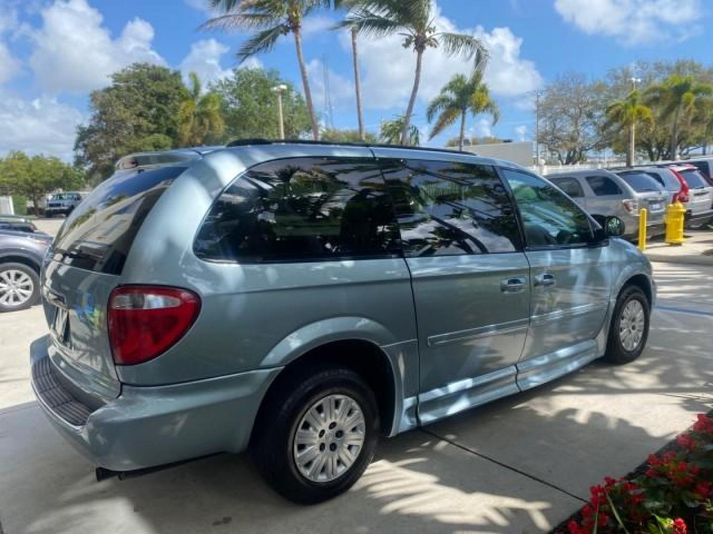 2006 Butane Blue Pearl /Med Slate Gray Chrysler T and C BRAUN ENTERVAN HANDICAP LOW MILES 64,097 (1A4GP44R76B) with an 3.3L OHV V6 Engine engine, Automatic transmission, located at 4701 North Dixie Hwy, Pompano Beach, FL, 33064, (954) 422-2889, 26.240938, -80.123474 - OUR WEBPAGE FLORIDACARS1.COM HAS OVER 100 PHOTOS AND FREE CARFAX LINK 2006 CHRYSLER TOWN AND COUNTRY LX BRAUN ENTERVAN $20,000 PLUS CONVERSION POWER RAMP DRIVER SEAT SWIVELS VIN: 1A4GP44R76B751954 1 A 4 G P 4 4 R 7 6 B 7 5 1 9 5 4 VAN 3.3L V6 F OHV 24V GASOLINE 26 MPG FRONT WHEEL DRIVE Features ABS- Photo#7