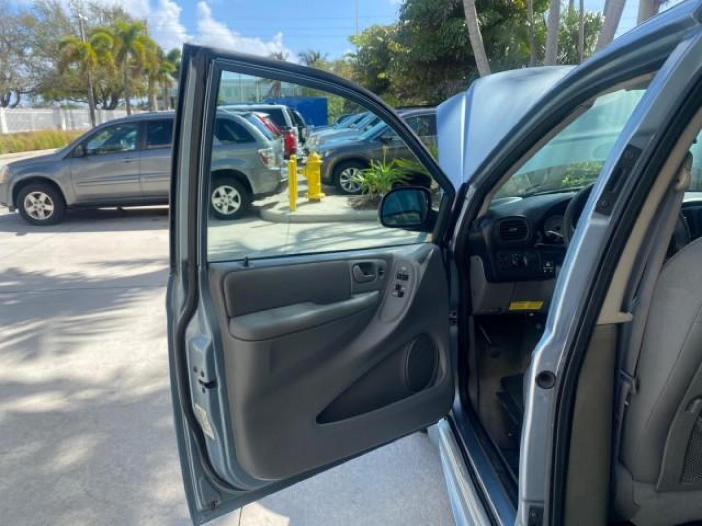2006 Butane Blue Pearl /Med Slate Gray Chrysler T and C BRAUN ENTERVAN HANDICAP LOW MILES 64,097 (1A4GP44R76B) with an 3.3L OHV V6 Engine engine, Automatic transmission, located at 4701 North Dixie Hwy, Pompano Beach, FL, 33064, (954) 422-2889, 26.240938, -80.123474 - OUR WEBPAGE FLORIDACARS1.COM HAS OVER 100 PHOTOS AND FREE CARFAX LINK 2006 CHRYSLER TOWN AND COUNTRY LX BRAUN ENTERVAN $20,000 PLUS CONVERSION POWER RAMP DRIVER SEAT SWIVELS VIN: 1A4GP44R76B751954 1 A 4 G P 4 4 R 7 6 B 7 5 1 9 5 4 VAN 3.3L V6 F OHV 24V GASOLINE 26 MPG FRONT WHEEL DRIVE Features ABS- Photo#9