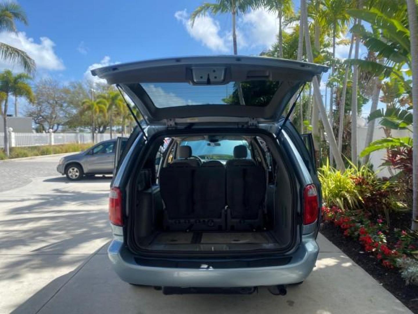 2006 Butane Blue Pearl /Med Slate Gray Chrysler T and C BRAUN ENTERVAN HANDICAP LOW MILES 64,097 (1A4GP44R76B) with an 3.3L OHV V6 Engine engine, Automatic transmission, located at 4701 North Dixie Hwy, Pompano Beach, FL, 33064, (954) 422-2889, 26.240938, -80.123474 - OUR WEBPAGE FLORIDACARS1.COM HAS OVER 100 PHOTOS AND FREE CARFAX LINK 2006 CHRYSLER TOWN AND COUNTRY LX BRAUN ENTERVAN $20,000 PLUS CONVERSION POWER RAMP DRIVER SEAT SWIVELS VIN: 1A4GP44R76B751954 1 A 4 G P 4 4 R 7 6 B 7 5 1 9 5 4 VAN 3.3L V6 F OHV 24V GASOLINE 26 MPG FRONT WHEEL DRIVE Features ABS- Photo#15
