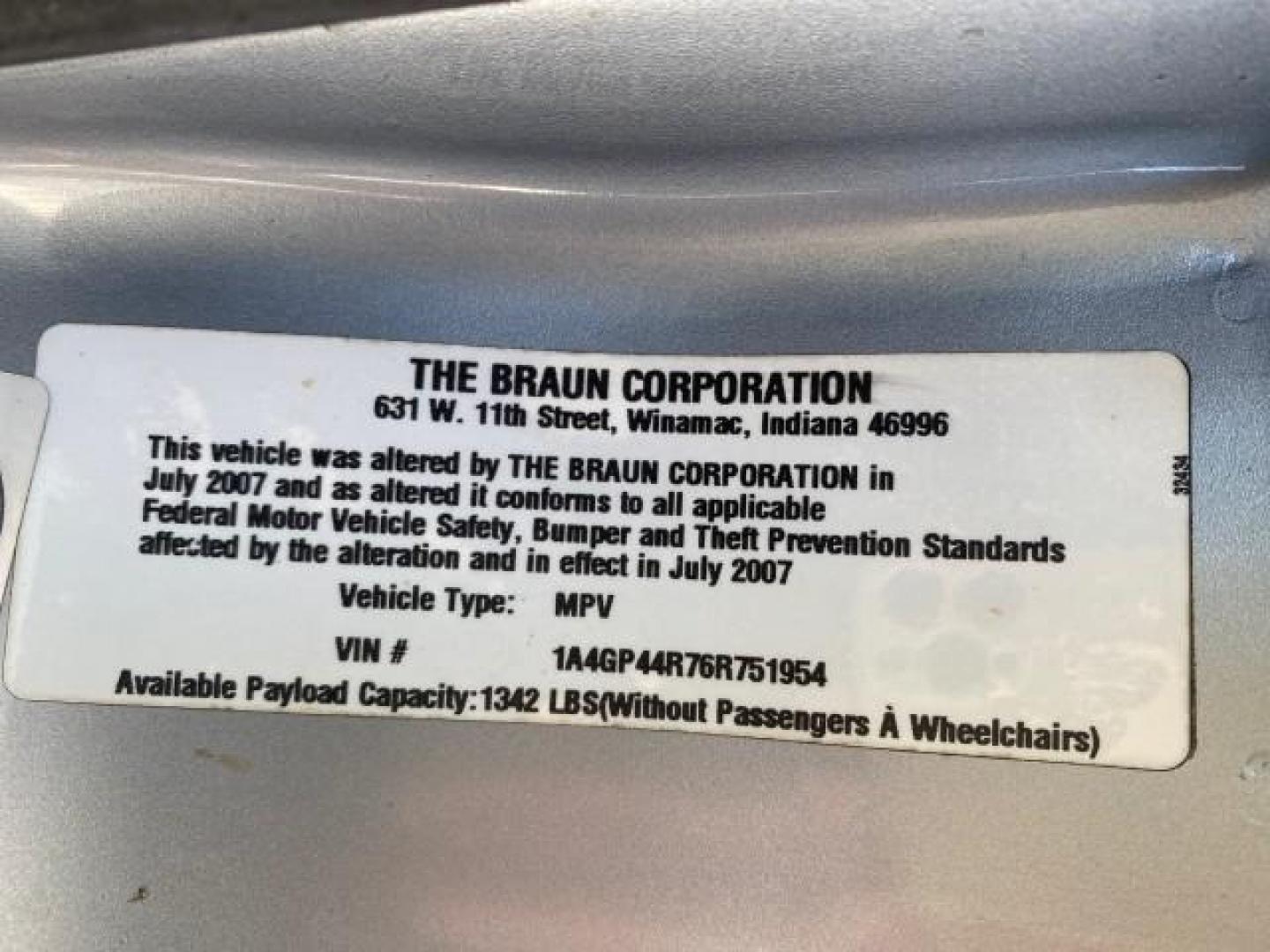 2006 Butane Blue Pearl /Med Slate Gray Chrysler T and C BRAUN ENTERVAN HANDICAP LOW MILES 64,097 (1A4GP44R76B) with an 3.3L OHV V6 Engine engine, Automatic transmission, located at 4701 North Dixie Hwy, Pompano Beach, FL, 33064, (954) 422-2889, 26.240938, -80.123474 - OUR WEBPAGE FLORIDACARS1.COM HAS OVER 100 PHOTOS AND FREE CARFAX LINK 2006 CHRYSLER TOWN AND COUNTRY LX BRAUN ENTERVAN $20,000 PLUS CONVERSION POWER RAMP DRIVER SEAT SWIVELS VIN: 1A4GP44R76B751954 1 A 4 G P 4 4 R 7 6 B 7 5 1 9 5 4 VAN 3.3L V6 F OHV 24V GASOLINE 26 MPG FRONT WHEEL DRIVE Features ABS- Photo#85