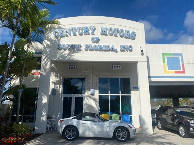 2008 Polar White /Black Saturn Sky Red Line LOW MILES 29,810 SOFT TOP (1G8MF35X78Y) with an Turbocharged And Intercooled Ecotec 2.0L VVT DOHC 4-Cyl Aluminum Engine engine, Automatic transmission, located at 4701 North Dixie Hwy, Pompano Beach, FL, 33064, (954) 422-2889, 26.240938, -80.123474 - OUR WEBPAGE FLORIDACARS1.COM HAS OVER 100 PHOTOS AND FREE CARFAX LINK 2008 SATURN SKY RED LINE TOP OF THE LINE TURBO FAST VIN: 1G8MF35X78Y121221 1 G 8 M F 3 5 X 7 8 Y 1 2 1 2 2 1 CONVERTIBLE 2.0L I4 F DOHC GASOLINE 31 MPG REAR WHEEL DRIVE Features ABS Brakes Air Conditioning Alloy Wheels AM/FM Stere - Photo#0