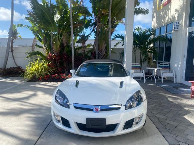 2008 Polar White /Black Saturn Sky Red Line LOW MILES 29,810 SOFT TOP (1G8MF35X78Y) with an Turbocharged And Intercooled Ecotec 2.0L VVT DOHC 4-Cyl Aluminum Engine engine, Automatic transmission, located at 4701 North Dixie Hwy, Pompano Beach, FL, 33064, (954) 422-2889, 26.240938, -80.123474 - OUR WEBPAGE FLORIDACARS1.COM HAS OVER 100 PHOTOS AND FREE CARFAX LINK 2008 SATURN SKY RED LINE TOP OF THE LINE TURBO FAST VIN: 1G8MF35X78Y121221 1 G 8 M F 3 5 X 7 8 Y 1 2 1 2 2 1 CONVERTIBLE 2.0L I4 F DOHC GASOLINE 31 MPG REAR WHEEL DRIVE Features ABS Brakes Air Conditioning Alloy Wheels AM/FM Stere - Photo#2