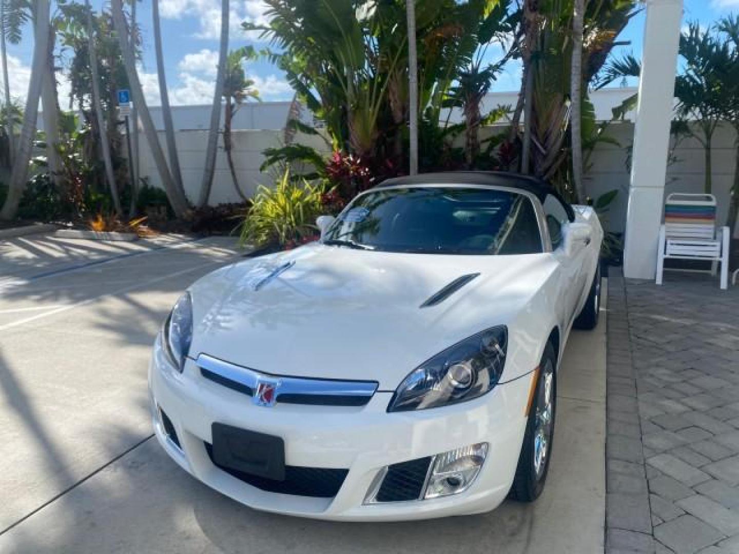 2008 Polar White /Black Saturn Sky Red Line LOW MILES 29,810 SOFT TOP (1G8MF35X78Y) with an Turbocharged And Intercooled Ecotec 2.0L VVT DOHC 4-Cyl Aluminum Engine engine, Automatic transmission, located at 4701 North Dixie Hwy, Pompano Beach, FL, 33064, (954) 422-2889, 26.240938, -80.123474 - OUR WEBPAGE FLORIDACARS1.COM HAS OVER 100 PHOTOS AND FREE CARFAX LINK 2008 SATURN SKY RED LINE TOP OF THE LINE TURBO FAST VIN: 1G8MF35X78Y121221 1 G 8 M F 3 5 X 7 8 Y 1 2 1 2 2 1 CONVERTIBLE 2.0L I4 F DOHC GASOLINE 31 MPG REAR WHEEL DRIVE Features ABS Brakes Air Conditioning Alloy Wheels AM/FM Stere - Photo#3