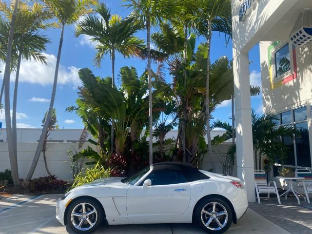 2008 Polar White /Black Saturn Sky Red Line LOW MILES 29,810 SOFT TOP (1G8MF35X78Y) with an Turbocharged And Intercooled Ecotec 2.0L VVT DOHC 4-Cyl Aluminum Engine engine, Automatic transmission, located at 4701 North Dixie Hwy, Pompano Beach, FL, 33064, (954) 422-2889, 26.240938, -80.123474 - OUR WEBPAGE FLORIDACARS1.COM HAS OVER 100 PHOTOS AND FREE CARFAX LINK 2008 SATURN SKY RED LINE TOP OF THE LINE TURBO FAST VIN: 1G8MF35X78Y121221 1 G 8 M F 3 5 X 7 8 Y 1 2 1 2 2 1 CONVERTIBLE 2.0L I4 F DOHC GASOLINE 31 MPG REAR WHEEL DRIVE Features ABS Brakes Air Conditioning Alloy Wheels AM/FM Stere - Photo#4