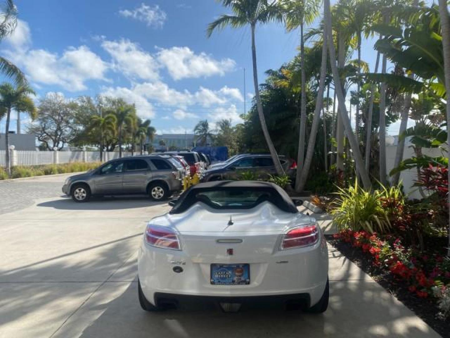 2008 Polar White /Black Saturn Sky Red Line LOW MILES 29,810 SOFT TOP (1G8MF35X78Y) with an Turbocharged And Intercooled Ecotec 2.0L VVT DOHC 4-Cyl Aluminum Engine engine, Automatic transmission, located at 4701 North Dixie Hwy, Pompano Beach, FL, 33064, (954) 422-2889, 26.240938, -80.123474 - OUR WEBPAGE FLORIDACARS1.COM HAS OVER 100 PHOTOS AND FREE CARFAX LINK 2008 SATURN SKY RED LINE TOP OF THE LINE TURBO FAST VIN: 1G8MF35X78Y121221 1 G 8 M F 3 5 X 7 8 Y 1 2 1 2 2 1 CONVERTIBLE 2.0L I4 F DOHC GASOLINE 31 MPG REAR WHEEL DRIVE Features ABS Brakes Air Conditioning Alloy Wheels AM/FM Stere - Photo#6