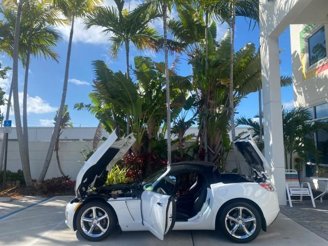 2008 Polar White /Black Saturn Sky Red Line LOW MILES 29,810 SOFT TOP (1G8MF35X78Y) with an Turbocharged And Intercooled Ecotec 2.0L VVT DOHC 4-Cyl Aluminum Engine engine, Automatic transmission, located at 4701 North Dixie Hwy, Pompano Beach, FL, 33064, (954) 422-2889, 26.240938, -80.123474 - OUR WEBPAGE FLORIDACARS1.COM HAS OVER 100 PHOTOS AND FREE CARFAX LINK 2008 SATURN SKY RED LINE TOP OF THE LINE TURBO FAST VIN: 1G8MF35X78Y121221 1 G 8 M F 3 5 X 7 8 Y 1 2 1 2 2 1 CONVERTIBLE 2.0L I4 F DOHC GASOLINE 31 MPG REAR WHEEL DRIVE Features ABS Brakes Air Conditioning Alloy Wheels AM/FM Stere - Photo#8