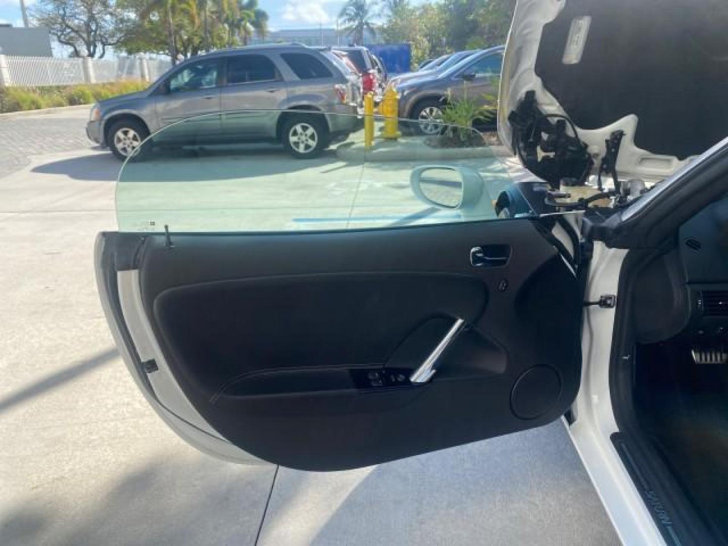 2008 Polar White /Black Saturn Sky Red Line LOW MILES 29,810 SOFT TOP (1G8MF35X78Y) with an Turbocharged And Intercooled Ecotec 2.0L VVT DOHC 4-Cyl Aluminum Engine engine, Automatic transmission, located at 4701 North Dixie Hwy, Pompano Beach, FL, 33064, (954) 422-2889, 26.240938, -80.123474 - OUR WEBPAGE FLORIDACARS1.COM HAS OVER 100 PHOTOS AND FREE CARFAX LINK 2008 SATURN SKY RED LINE TOP OF THE LINE TURBO FAST VIN: 1G8MF35X78Y121221 1 G 8 M F 3 5 X 7 8 Y 1 2 1 2 2 1 CONVERTIBLE 2.0L I4 F DOHC GASOLINE 31 MPG REAR WHEEL DRIVE Features ABS Brakes Air Conditioning Alloy Wheels AM/FM Stere - Photo#9