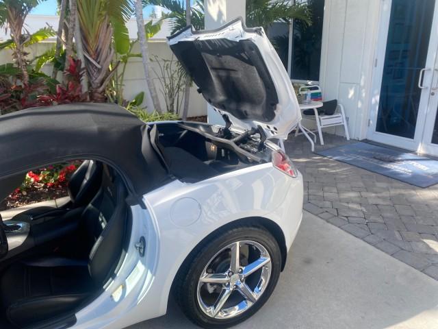2008 Polar White /Black Saturn Sky Red Line LOW MILES 29,810 SOFT TOP (1G8MF35X78Y) with an Turbocharged And Intercooled Ecotec 2.0L VVT DOHC 4-Cyl Aluminum Engine engine, Automatic transmission, located at 4701 North Dixie Hwy, Pompano Beach, FL, 33064, (954) 422-2889, 26.240938, -80.123474 - OUR WEBPAGE FLORIDACARS1.COM HAS OVER 100 PHOTOS AND FREE CARFAX LINK 2008 SATURN SKY RED LINE TOP OF THE LINE TURBO FAST VIN: 1G8MF35X78Y121221 1 G 8 M F 3 5 X 7 8 Y 1 2 1 2 2 1 CONVERTIBLE 2.0L I4 F DOHC GASOLINE 31 MPG REAR WHEEL DRIVE Features ABS Brakes Air Conditioning Alloy Wheels AM/FM Stere - Photo#13