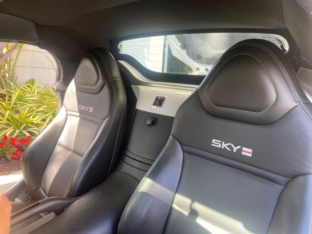 2008 Polar White /Black Saturn Sky Red Line LOW MILES 29,810 SOFT TOP (1G8MF35X78Y) with an Turbocharged And Intercooled Ecotec 2.0L VVT DOHC 4-Cyl Aluminum Engine engine, Automatic transmission, located at 4701 North Dixie Hwy, Pompano Beach, FL, 33064, (954) 422-2889, 26.240938, -80.123474 - OUR WEBPAGE FLORIDACARS1.COM HAS OVER 100 PHOTOS AND FREE CARFAX LINK 2008 SATURN SKY RED LINE TOP OF THE LINE TURBO FAST VIN: 1G8MF35X78Y121221 1 G 8 M F 3 5 X 7 8 Y 1 2 1 2 2 1 CONVERTIBLE 2.0L I4 F DOHC GASOLINE 31 MPG REAR WHEEL DRIVE Features ABS Brakes Air Conditioning Alloy Wheels AM/FM Stere - Photo#14