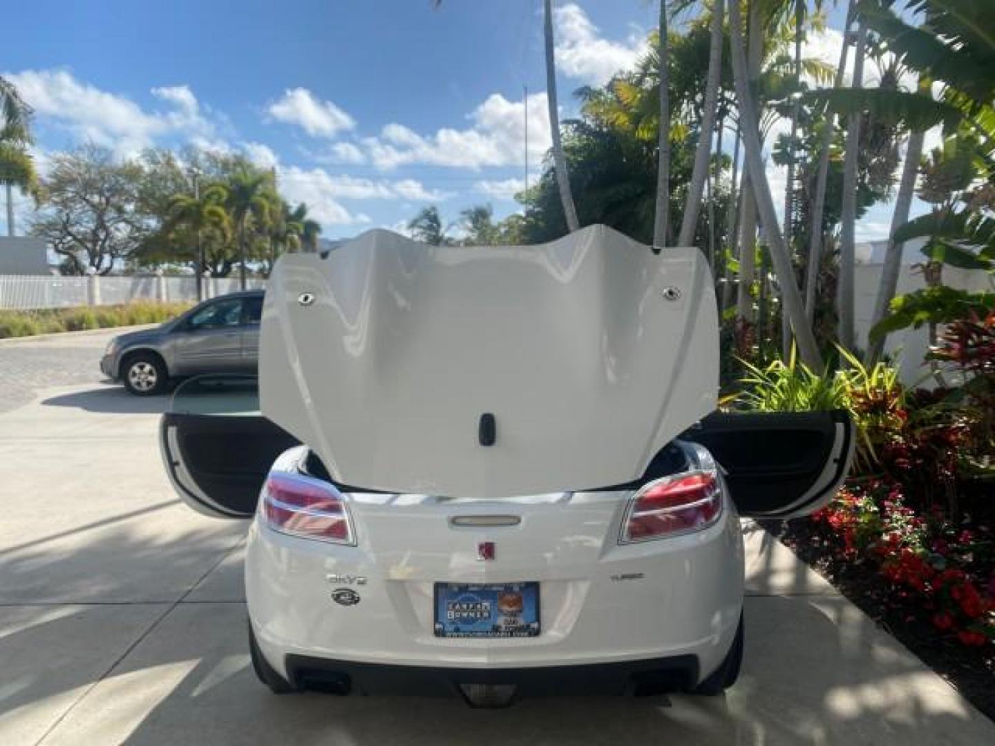 2008 Polar White /Black Saturn Sky Red Line LOW MILES 29,810 SOFT TOP (1G8MF35X78Y) with an Turbocharged And Intercooled Ecotec 2.0L VVT DOHC 4-Cyl Aluminum Engine engine, Automatic transmission, located at 4701 North Dixie Hwy, Pompano Beach, FL, 33064, (954) 422-2889, 26.240938, -80.123474 - OUR WEBPAGE FLORIDACARS1.COM HAS OVER 100 PHOTOS AND FREE CARFAX LINK 2008 SATURN SKY RED LINE TOP OF THE LINE TURBO FAST VIN: 1G8MF35X78Y121221 1 G 8 M F 3 5 X 7 8 Y 1 2 1 2 2 1 CONVERTIBLE 2.0L I4 F DOHC GASOLINE 31 MPG REAR WHEEL DRIVE Features ABS Brakes Air Conditioning Alloy Wheels AM/FM Stere - Photo#15