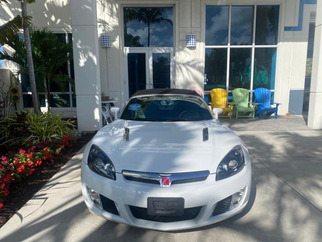 2008 Polar White /Black Saturn Sky Red Line LOW MILES 29,810 SOFT TOP (1G8MF35X78Y) with an Turbocharged And Intercooled Ecotec 2.0L VVT DOHC 4-Cyl Aluminum Engine engine, Automatic transmission, located at 4701 North Dixie Hwy, Pompano Beach, FL, 33064, (954) 422-2889, 26.240938, -80.123474 - OUR WEBPAGE FLORIDACARS1.COM HAS OVER 100 PHOTOS AND FREE CARFAX LINK 2008 SATURN SKY RED LINE TOP OF THE LINE TURBO FAST VIN: 1G8MF35X78Y121221 1 G 8 M F 3 5 X 7 8 Y 1 2 1 2 2 1 CONVERTIBLE 2.0L I4 F DOHC GASOLINE 31 MPG REAR WHEEL DRIVE Features ABS Brakes Air Conditioning Alloy Wheels AM/FM Stere - Photo#27