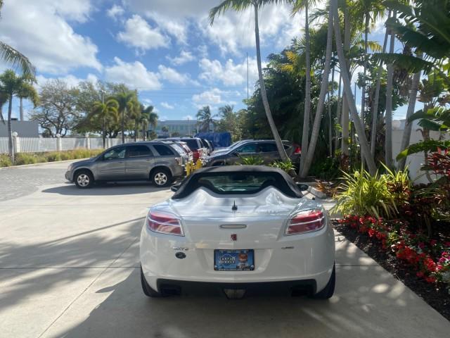 2008 Polar White /Black Saturn Sky Red Line LOW MILES 29,810 SOFT TOP (1G8MF35X78Y) with an Turbocharged And Intercooled Ecotec 2.0L VVT DOHC 4-Cyl Aluminum Engine engine, Automatic transmission, located at 4701 North Dixie Hwy, Pompano Beach, FL, 33064, (954) 422-2889, 26.240938, -80.123474 - OUR WEBPAGE FLORIDACARS1.COM HAS OVER 100 PHOTOS AND FREE CARFAX LINK 2008 SATURN SKY RED LINE TOP OF THE LINE TURBO FAST VIN: 1G8MF35X78Y121221 1 G 8 M F 3 5 X 7 8 Y 1 2 1 2 2 1 CONVERTIBLE 2.0L I4 F DOHC GASOLINE 31 MPG REAR WHEEL DRIVE Features ABS Brakes Air Conditioning Alloy Wheels AM/FM Stere - Photo#34