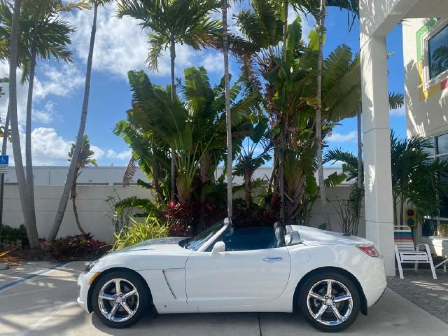 2008 Polar White /Black Saturn Sky Red Line LOW MILES 29,810 SOFT TOP (1G8MF35X78Y) with an Turbocharged And Intercooled Ecotec 2.0L VVT DOHC 4-Cyl Aluminum Engine engine, Automatic transmission, located at 4701 North Dixie Hwy, Pompano Beach, FL, 33064, (954) 422-2889, 26.240938, -80.123474 - OUR WEBPAGE FLORIDACARS1.COM HAS OVER 100 PHOTOS AND FREE CARFAX LINK 2008 SATURN SKY RED LINE TOP OF THE LINE TURBO FAST VIN: 1G8MF35X78Y121221 1 G 8 M F 3 5 X 7 8 Y 1 2 1 2 2 1 CONVERTIBLE 2.0L I4 F DOHC GASOLINE 31 MPG REAR WHEEL DRIVE Features ABS Brakes Air Conditioning Alloy Wheels AM/FM Stere - Photo#40