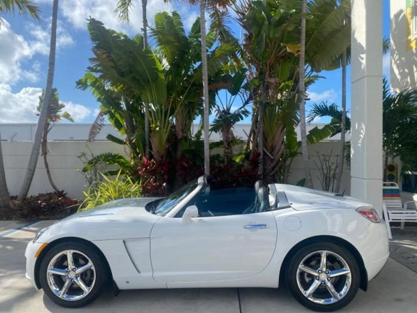 2008 Polar White /Black Saturn Sky Red Line LOW MILES 29,810 SOFT TOP (1G8MF35X78Y) with an Turbocharged And Intercooled Ecotec 2.0L VVT DOHC 4-Cyl Aluminum Engine engine, Automatic transmission, located at 4701 North Dixie Hwy, Pompano Beach, FL, 33064, (954) 422-2889, 26.240938, -80.123474 - OUR WEBPAGE FLORIDACARS1.COM HAS OVER 100 PHOTOS AND FREE CARFAX LINK 2008 SATURN SKY RED LINE TOP OF THE LINE TURBO FAST VIN: 1G8MF35X78Y121221 1 G 8 M F 3 5 X 7 8 Y 1 2 1 2 2 1 CONVERTIBLE 2.0L I4 F DOHC GASOLINE 31 MPG REAR WHEEL DRIVE Features ABS Brakes Air Conditioning Alloy Wheels AM/FM Stere - Photo#41