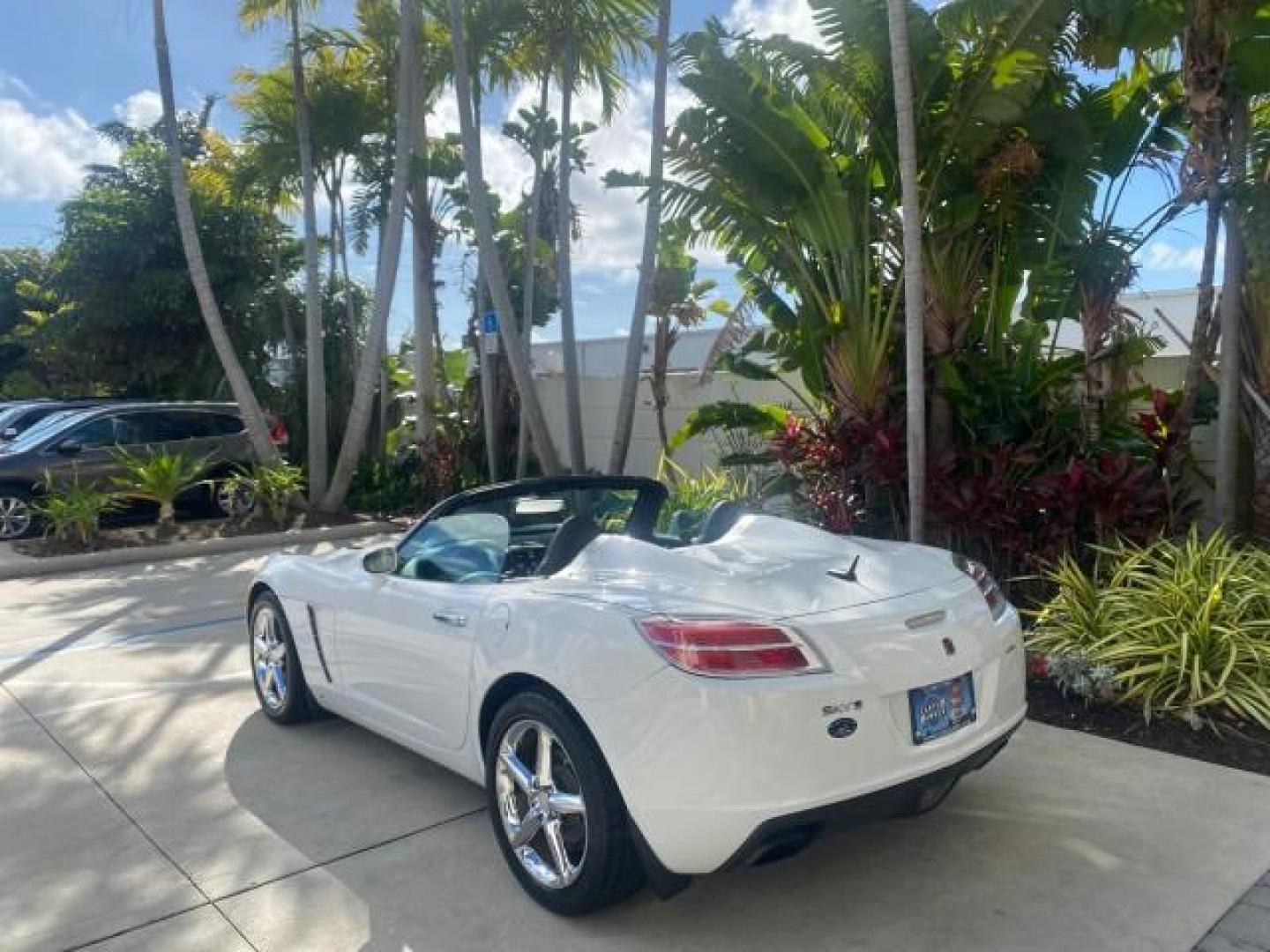 2008 Polar White /Black Saturn Sky Red Line LOW MILES 29,810 SOFT TOP (1G8MF35X78Y) with an Turbocharged And Intercooled Ecotec 2.0L VVT DOHC 4-Cyl Aluminum Engine engine, Automatic transmission, located at 4701 North Dixie Hwy, Pompano Beach, FL, 33064, (954) 422-2889, 26.240938, -80.123474 - OUR WEBPAGE FLORIDACARS1.COM HAS OVER 100 PHOTOS AND FREE CARFAX LINK 2008 SATURN SKY RED LINE TOP OF THE LINE TURBO FAST VIN: 1G8MF35X78Y121221 1 G 8 M F 3 5 X 7 8 Y 1 2 1 2 2 1 CONVERTIBLE 2.0L I4 F DOHC GASOLINE 31 MPG REAR WHEEL DRIVE Features ABS Brakes Air Conditioning Alloy Wheels AM/FM Stere - Photo#42
