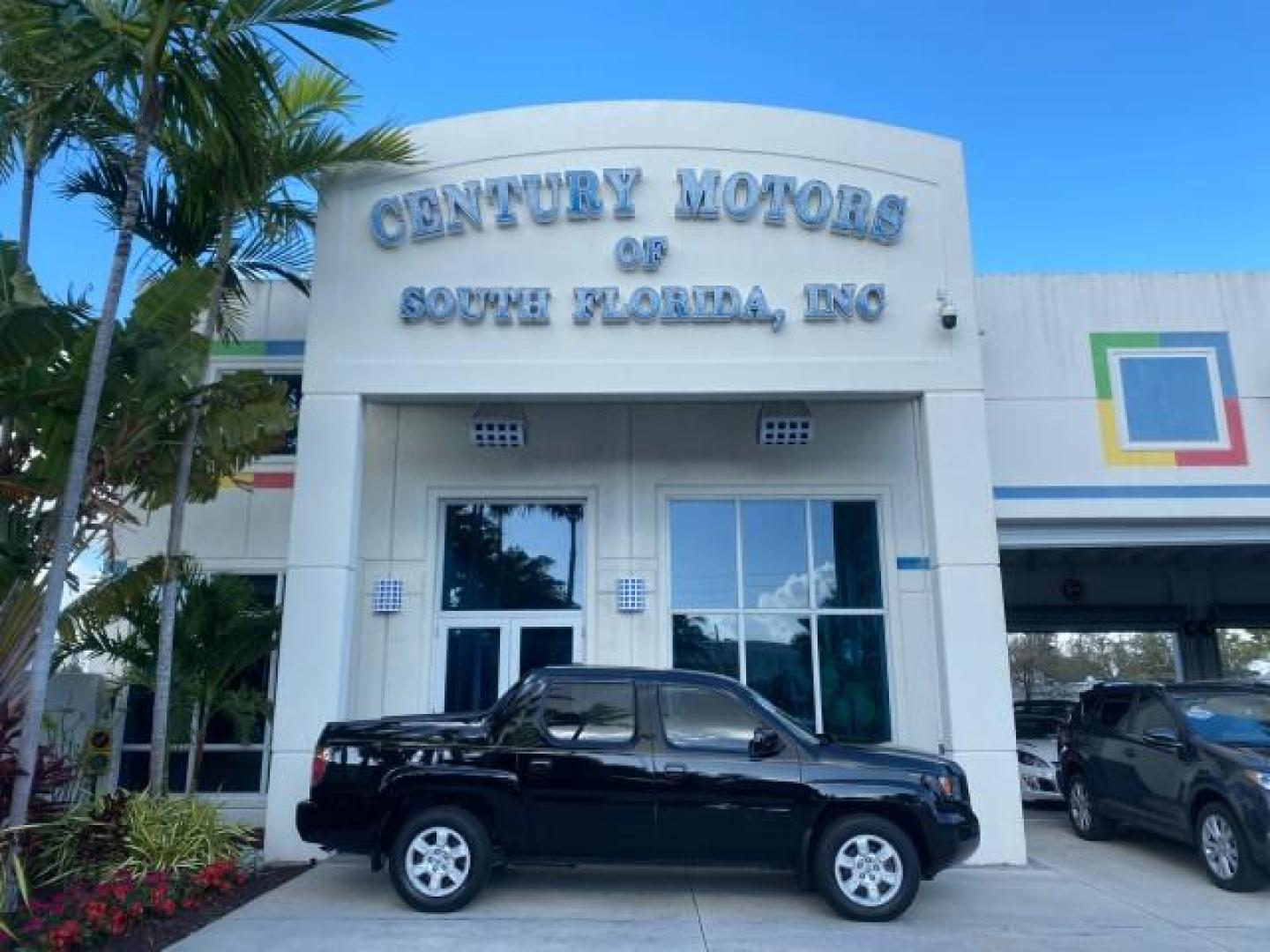 2007 Formal Black /Gray Honda Ridgeline RTL w/Leather 1 OWNER FL (2HJYK16557H) with an 3.5L SOHC PGM-FI 24-Valve VTEC V6 Engine engine, Automatic transmission, located at 4701 North Dixie Hwy, Pompano Beach, FL, 33064, (954) 422-2889, 26.240938, -80.123474 - OUR WEBPAGE FLORIDACARS1.COM HAS OVER 100 PHOTOS AND FREE CARFAX LINK 2007 HONDA RIDGELINE RTL 1 OWNER NEW $35,535 VIN: 2HJYK16557H543559 2 H J Y K 1 6 5 5 7 H 5 4 3 5 5 9 CREW PICKUP 3.5L V6 F SOHC 24V GASOLINE 21 MPG FRONT WHEEL DRIVE W/ 4X4 Features ABS Brakes Air Conditioning Alloy Wheels AM/FM - Photo#0