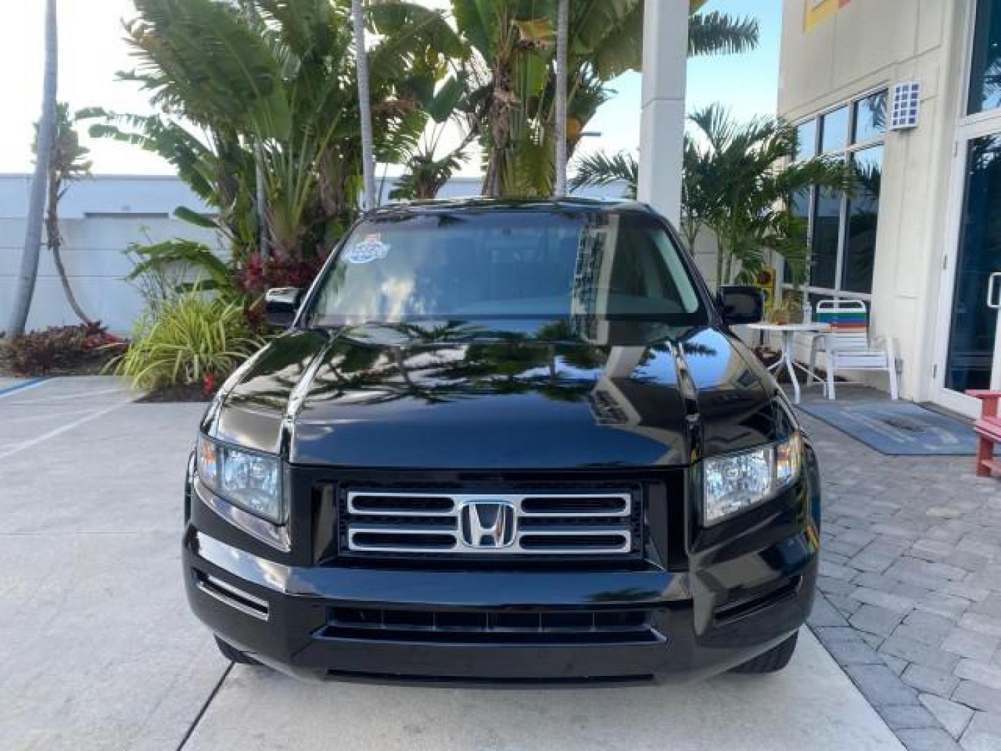 2007 Formal Black /Gray Honda Ridgeline RTL w/Leather 1 OWNER FL (2HJYK16557H) with an 3.5L SOHC PGM-FI 24-Valve VTEC V6 Engine engine, Automatic transmission, located at 4701 North Dixie Hwy, Pompano Beach, FL, 33064, (954) 422-2889, 26.240938, -80.123474 - OUR WEBPAGE FLORIDACARS1.COM HAS OVER 100 PHOTOS AND FREE CARFAX LINK 2007 HONDA RIDGELINE RTL 1 OWNER NEW $35,535 VIN: 2HJYK16557H543559 2 H J Y K 1 6 5 5 7 H 5 4 3 5 5 9 CREW PICKUP 3.5L V6 F SOHC 24V GASOLINE 21 MPG FRONT WHEEL DRIVE W/ 4X4 Features ABS Brakes Air Conditioning Alloy Wheels AM/FM - Photo#2