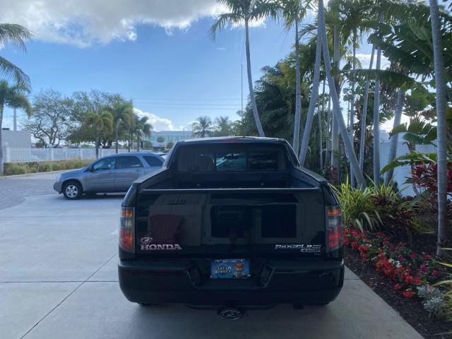 2007 Formal Black /Gray Honda Ridgeline RTL w/Leather 1 OWNER FL (2HJYK16557H) with an 3.5L SOHC PGM-FI 24-Valve VTEC V6 Engine engine, Automatic transmission, located at 4701 North Dixie Hwy, Pompano Beach, FL, 33064, (954) 422-2889, 26.240938, -80.123474 - OUR WEBPAGE FLORIDACARS1.COM HAS OVER 100 PHOTOS AND FREE CARFAX LINK 2007 HONDA RIDGELINE RTL 1 OWNER NEW $35,535 VIN: 2HJYK16557H543559 2 H J Y K 1 6 5 5 7 H 5 4 3 5 5 9 CREW PICKUP 3.5L V6 F SOHC 24V GASOLINE 21 MPG FRONT WHEEL DRIVE W/ 4X4 Features ABS Brakes Air Conditioning Alloy Wheels AM/FM - Photo#6