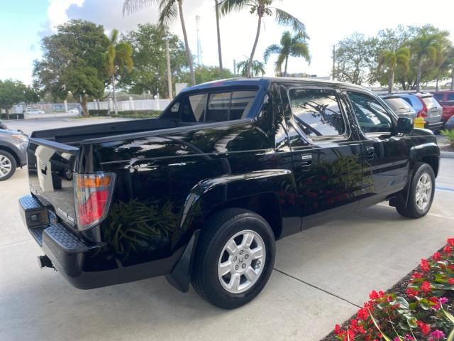 2007 Formal Black /Gray Honda Ridgeline RTL w/Leather 1 OWNER FL (2HJYK16557H) with an 3.5L SOHC PGM-FI 24-Valve VTEC V6 Engine engine, Automatic transmission, located at 4701 North Dixie Hwy, Pompano Beach, FL, 33064, (954) 422-2889, 26.240938, -80.123474 - OUR WEBPAGE FLORIDACARS1.COM HAS OVER 100 PHOTOS AND FREE CARFAX LINK 2007 HONDA RIDGELINE RTL 1 OWNER NEW $35,535 VIN: 2HJYK16557H543559 2 H J Y K 1 6 5 5 7 H 5 4 3 5 5 9 CREW PICKUP 3.5L V6 F SOHC 24V GASOLINE 21 MPG FRONT WHEEL DRIVE W/ 4X4 Features ABS Brakes Air Conditioning Alloy Wheels AM/FM - Photo#7