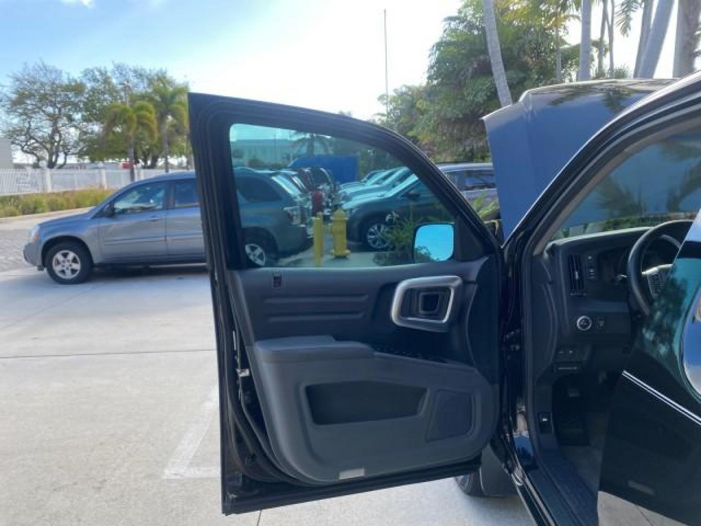 2007 Formal Black /Gray Honda Ridgeline RTL w/Leather 1 OWNER FL (2HJYK16557H) with an 3.5L SOHC PGM-FI 24-Valve VTEC V6 Engine engine, Automatic transmission, located at 4701 North Dixie Hwy, Pompano Beach, FL, 33064, (954) 422-2889, 26.240938, -80.123474 - OUR WEBPAGE FLORIDACARS1.COM HAS OVER 100 PHOTOS AND FREE CARFAX LINK 2007 HONDA RIDGELINE RTL 1 OWNER NEW $35,535 VIN: 2HJYK16557H543559 2 H J Y K 1 6 5 5 7 H 5 4 3 5 5 9 CREW PICKUP 3.5L V6 F SOHC 24V GASOLINE 21 MPG FRONT WHEEL DRIVE W/ 4X4 Features ABS Brakes Air Conditioning Alloy Wheels AM/FM - Photo#9