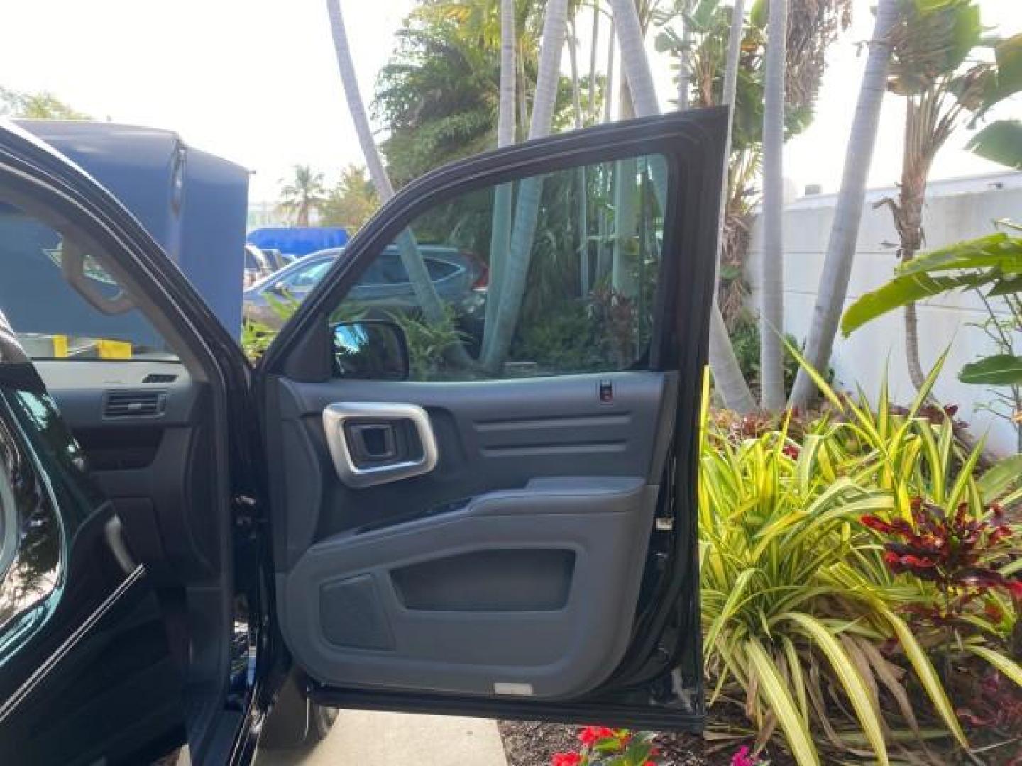 2007 Formal Black /Gray Honda Ridgeline RTL w/Leather 1 OWNER FL (2HJYK16557H) with an 3.5L SOHC PGM-FI 24-Valve VTEC V6 Engine engine, Automatic transmission, located at 4701 North Dixie Hwy, Pompano Beach, FL, 33064, (954) 422-2889, 26.240938, -80.123474 - OUR WEBPAGE FLORIDACARS1.COM HAS OVER 100 PHOTOS AND FREE CARFAX LINK 2007 HONDA RIDGELINE RTL 1 OWNER NEW $35,535 VIN: 2HJYK16557H543559 2 H J Y K 1 6 5 5 7 H 5 4 3 5 5 9 CREW PICKUP 3.5L V6 F SOHC 24V GASOLINE 21 MPG FRONT WHEEL DRIVE W/ 4X4 Features ABS Brakes Air Conditioning Alloy Wheels AM/FM - Photo#11