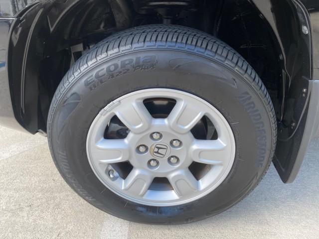 2007 Formal Black /Gray Honda Ridgeline RTL w/Leather 1 OWNER FL (2HJYK16557H) with an 3.5L SOHC PGM-FI 24-Valve VTEC V6 Engine engine, Automatic transmission, located at 4701 North Dixie Hwy, Pompano Beach, FL, 33064, (954) 422-2889, 26.240938, -80.123474 - OUR WEBPAGE FLORIDACARS1.COM HAS OVER 100 PHOTOS AND FREE CARFAX LINK 2007 HONDA RIDGELINE RTL 1 OWNER NEW $35,535 VIN: 2HJYK16557H543559 2 H J Y K 1 6 5 5 7 H 5 4 3 5 5 9 CREW PICKUP 3.5L V6 F SOHC 24V GASOLINE 21 MPG FRONT WHEEL DRIVE W/ 4X4 Features ABS Brakes Air Conditioning Alloy Wheels AM/FM - Photo#19