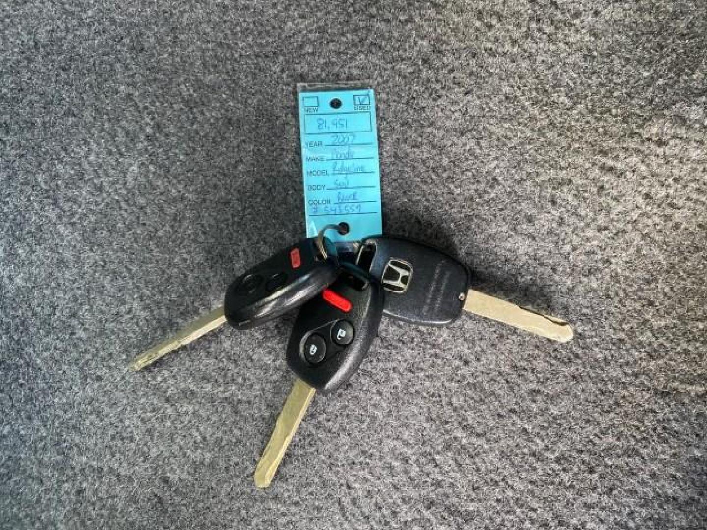 2007 Formal Black /Gray Honda Ridgeline RTL w/Leather 1 OWNER FL (2HJYK16557H) with an 3.5L SOHC PGM-FI 24-Valve VTEC V6 Engine engine, Automatic transmission, located at 4701 North Dixie Hwy, Pompano Beach, FL, 33064, (954) 422-2889, 26.240938, -80.123474 - OUR WEBPAGE FLORIDACARS1.COM HAS OVER 100 PHOTOS AND FREE CARFAX LINK 2007 HONDA RIDGELINE RTL 1 OWNER NEW $35,535 VIN: 2HJYK16557H543559 2 H J Y K 1 6 5 5 7 H 5 4 3 5 5 9 CREW PICKUP 3.5L V6 F SOHC 24V GASOLINE 21 MPG FRONT WHEEL DRIVE W/ 4X4 Features ABS Brakes Air Conditioning Alloy Wheels AM/FM - Photo#23