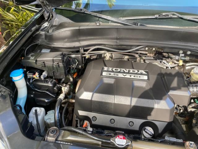 2007 Formal Black /Gray Honda Ridgeline RTL w/Leather 1 OWNER FL (2HJYK16557H) with an 3.5L SOHC PGM-FI 24-Valve VTEC V6 Engine engine, Automatic transmission, located at 4701 North Dixie Hwy, Pompano Beach, FL, 33064, (954) 422-2889, 26.240938, -80.123474 - OUR WEBPAGE FLORIDACARS1.COM HAS OVER 100 PHOTOS AND FREE CARFAX LINK 2007 HONDA RIDGELINE RTL 1 OWNER NEW $35,535 VIN: 2HJYK16557H543559 2 H J Y K 1 6 5 5 7 H 5 4 3 5 5 9 CREW PICKUP 3.5L V6 F SOHC 24V GASOLINE 21 MPG FRONT WHEEL DRIVE W/ 4X4 Features ABS Brakes Air Conditioning Alloy Wheels AM/FM - Photo#25