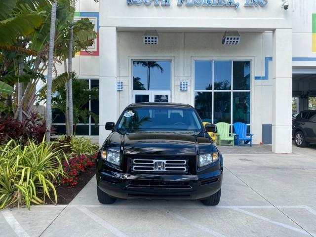 2007 Formal Black /Gray Honda Ridgeline RTL w/Leather 1 OWNER FL (2HJYK16557H) with an 3.5L SOHC PGM-FI 24-Valve VTEC V6 Engine engine, Automatic transmission, located at 4701 North Dixie Hwy, Pompano Beach, FL, 33064, (954) 422-2889, 26.240938, -80.123474 - OUR WEBPAGE FLORIDACARS1.COM HAS OVER 100 PHOTOS AND FREE CARFAX LINK 2007 HONDA RIDGELINE RTL 1 OWNER NEW $35,535 VIN: 2HJYK16557H543559 2 H J Y K 1 6 5 5 7 H 5 4 3 5 5 9 CREW PICKUP 3.5L V6 F SOHC 24V GASOLINE 21 MPG FRONT WHEEL DRIVE W/ 4X4 Features ABS Brakes Air Conditioning Alloy Wheels AM/FM - Photo#27