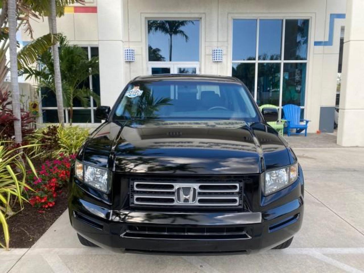 2007 Formal Black /Gray Honda Ridgeline RTL w/Leather 1 OWNER FL (2HJYK16557H) with an 3.5L SOHC PGM-FI 24-Valve VTEC V6 Engine engine, Automatic transmission, located at 4701 North Dixie Hwy, Pompano Beach, FL, 33064, (954) 422-2889, 26.240938, -80.123474 - OUR WEBPAGE FLORIDACARS1.COM HAS OVER 100 PHOTOS AND FREE CARFAX LINK 2007 HONDA RIDGELINE RTL 1 OWNER NEW $35,535 VIN: 2HJYK16557H543559 2 H J Y K 1 6 5 5 7 H 5 4 3 5 5 9 CREW PICKUP 3.5L V6 F SOHC 24V GASOLINE 21 MPG FRONT WHEEL DRIVE W/ 4X4 Features ABS Brakes Air Conditioning Alloy Wheels AM/FM - Photo#28