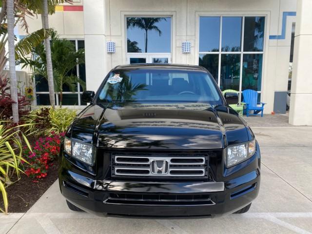 2007 Formal Black /Gray Honda Ridgeline RTL w/Leather 1 OWNER FL (2HJYK16557H) with an 3.5L SOHC PGM-FI 24-Valve VTEC V6 Engine engine, Automatic transmission, located at 4701 North Dixie Hwy, Pompano Beach, FL, 33064, (954) 422-2889, 26.240938, -80.123474 - OUR WEBPAGE FLORIDACARS1.COM HAS OVER 100 PHOTOS AND FREE CARFAX LINK 2007 HONDA RIDGELINE RTL 1 OWNER NEW $35,535 VIN: 2HJYK16557H543559 2 H J Y K 1 6 5 5 7 H 5 4 3 5 5 9 CREW PICKUP 3.5L V6 F SOHC 24V GASOLINE 21 MPG FRONT WHEEL DRIVE W/ 4X4 Features ABS Brakes Air Conditioning Alloy Wheels AM/FM - Photo#28