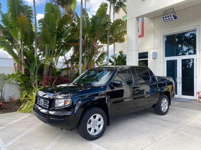2007 Formal Black /Gray Honda Ridgeline RTL w/Leather 1 OWNER FL (2HJYK16557H) with an 3.5L SOHC PGM-FI 24-Valve VTEC V6 Engine engine, Automatic transmission, located at 4701 North Dixie Hwy, Pompano Beach, FL, 33064, (954) 422-2889, 26.240938, -80.123474 - OUR WEBPAGE FLORIDACARS1.COM HAS OVER 100 PHOTOS AND FREE CARFAX LINK 2007 HONDA RIDGELINE RTL 1 OWNER NEW $35,535 VIN: 2HJYK16557H543559 2 H J Y K 1 6 5 5 7 H 5 4 3 5 5 9 CREW PICKUP 3.5L V6 F SOHC 24V GASOLINE 21 MPG FRONT WHEEL DRIVE W/ 4X4 Features ABS Brakes Air Conditioning Alloy Wheels AM/FM - Photo#29